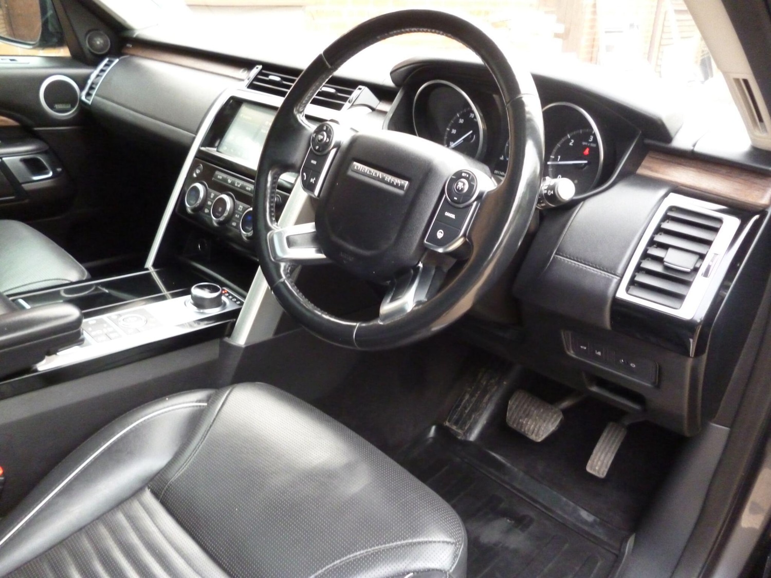 Used Land Rover Discovery 2017 for sale - 76476508: Photo 14