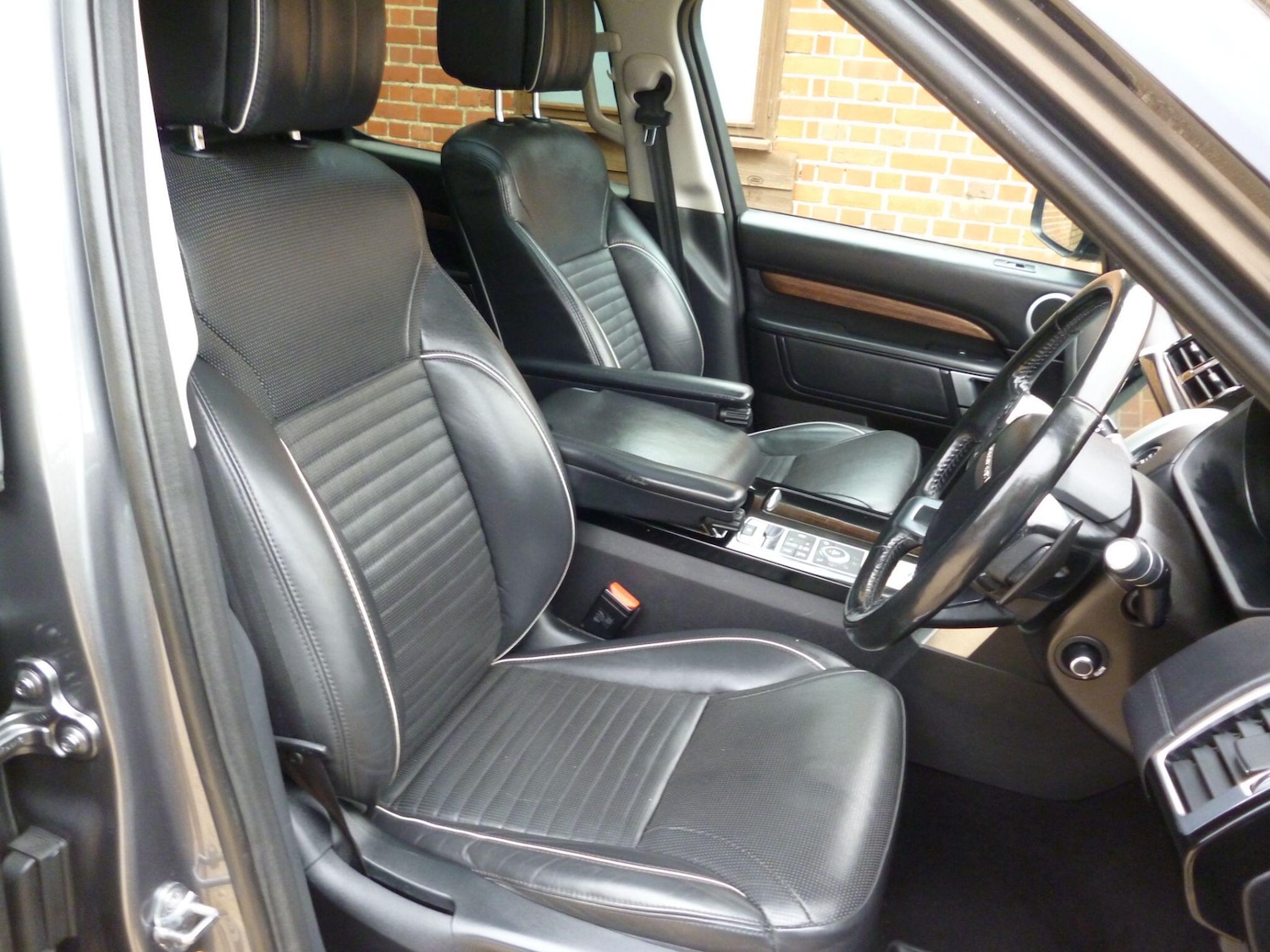 Used Land Rover Discovery 2017 for sale - 76476508: Photo 15