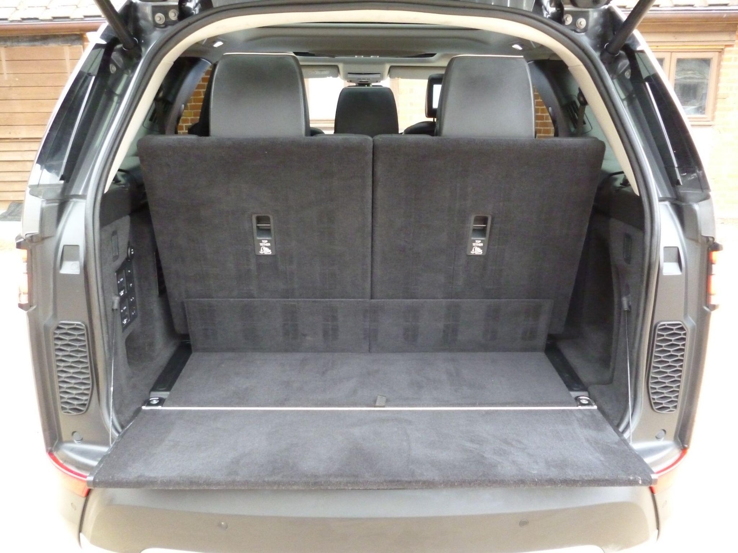 Used Land Rover Discovery 2017 for sale - 76476508: Photo 61