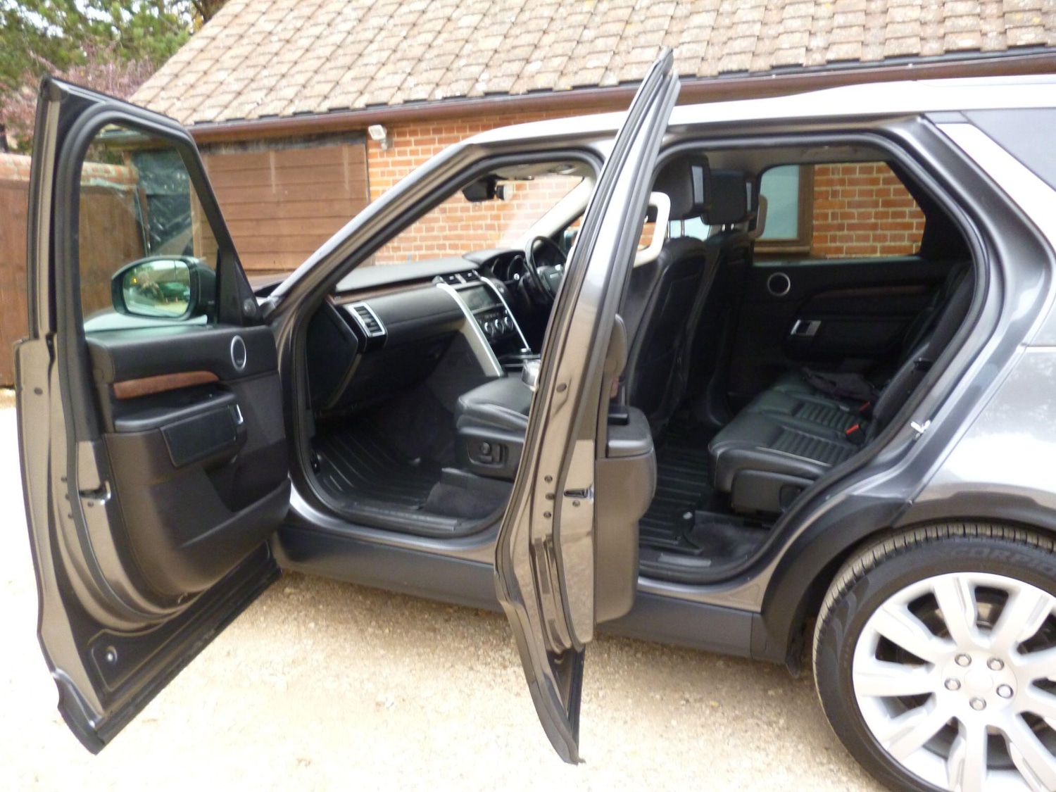 Used Land Rover Discovery 2017 for sale - 76476508: Photo 74