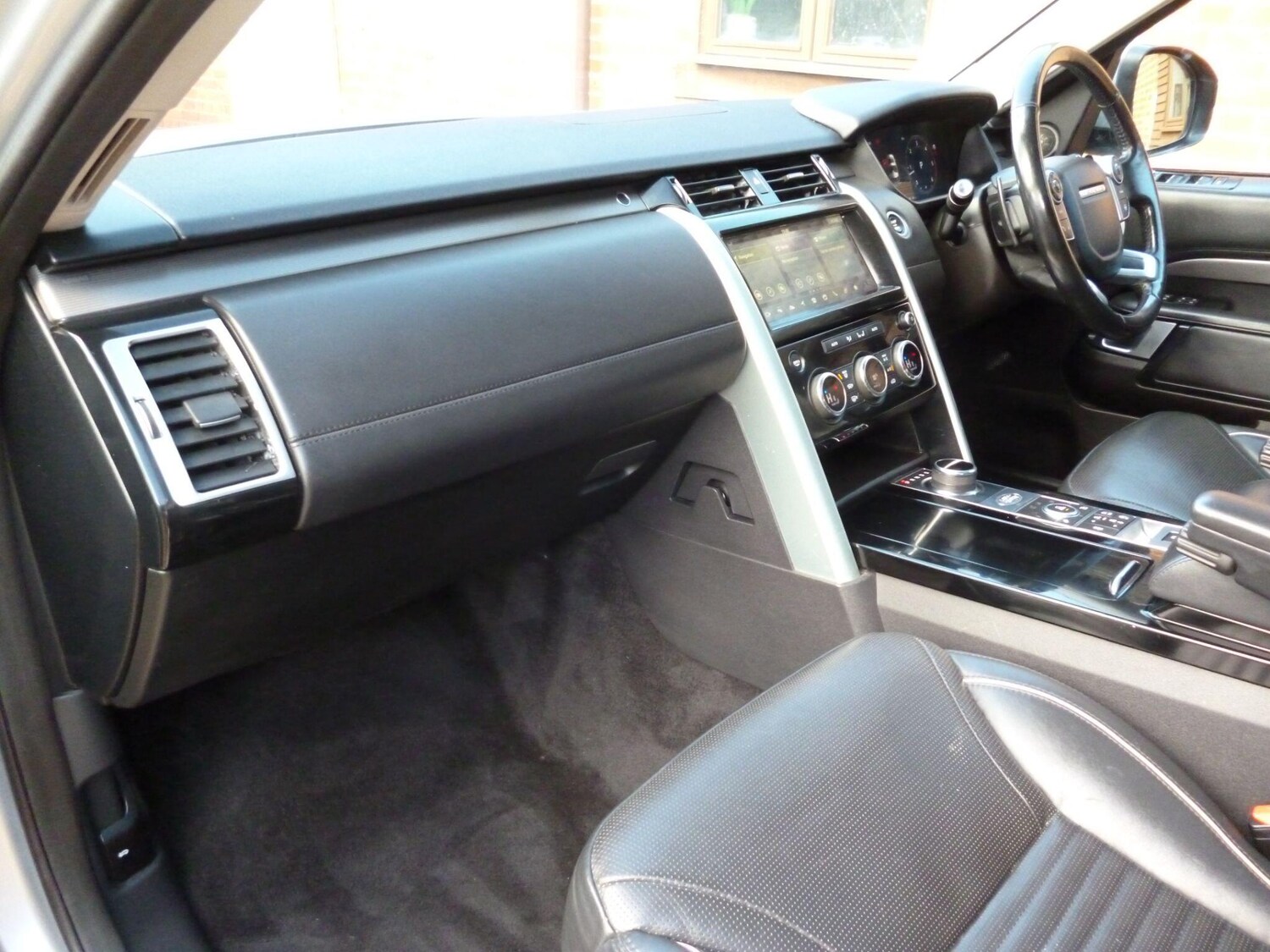 Used Land Rover Discovery 2018 for sale - 77574026: Photo 32