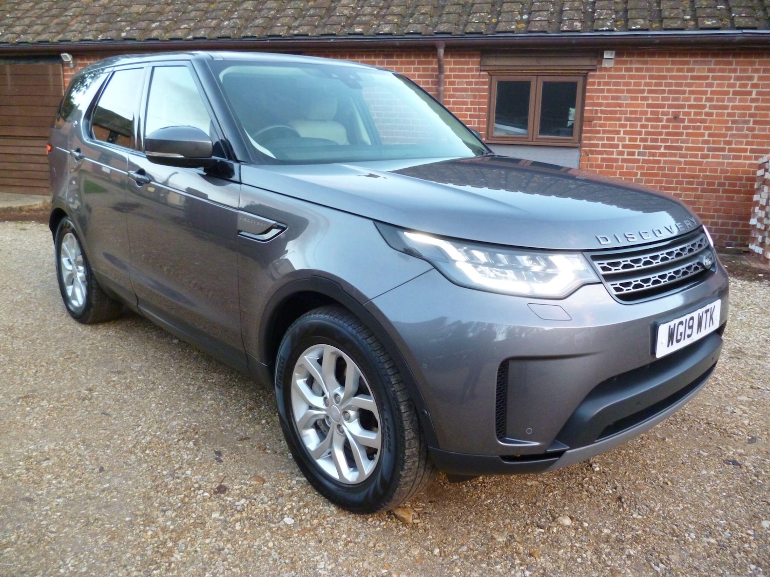 Used Land Rover Discovery 2019 for sale - 76476490: Photo 1