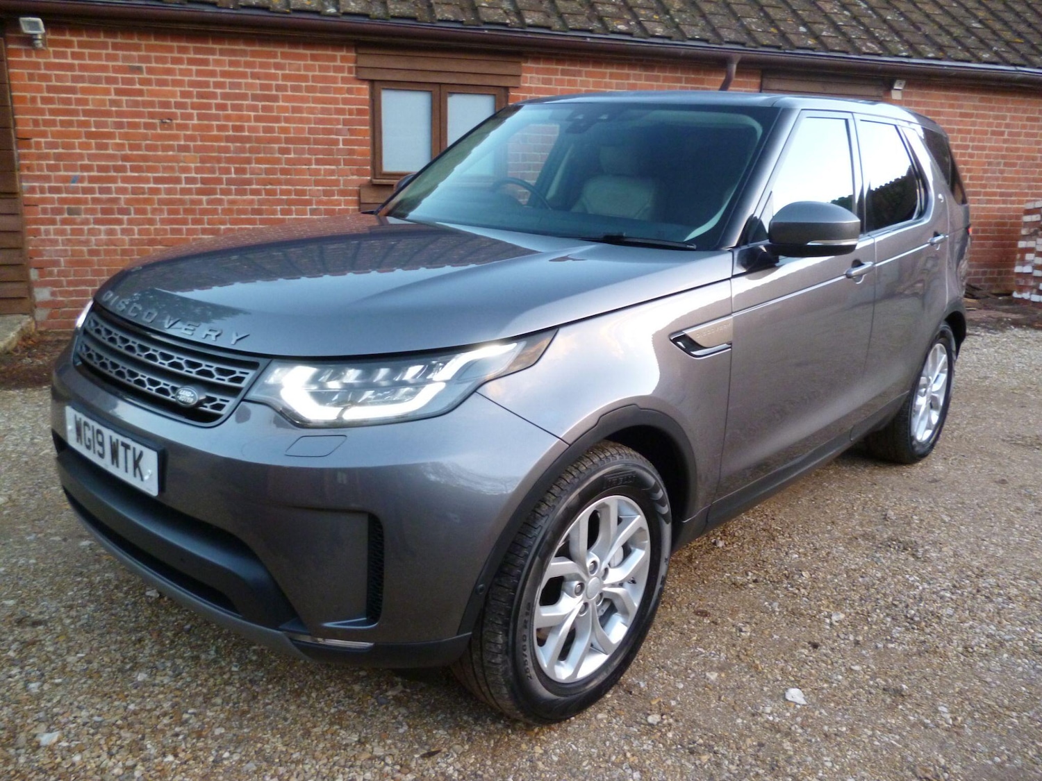 Used Land Rover Discovery 2019 for sale - 76476490: Photo 4