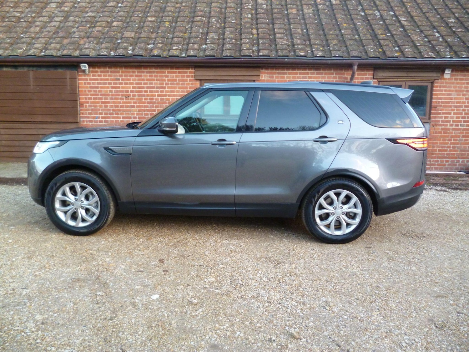Used Land Rover Discovery 2019 for sale - 76476490: Photo 5