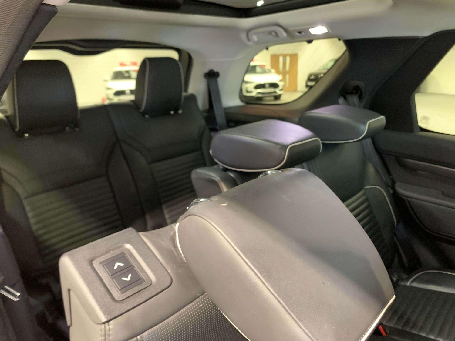 Used Land Rover Discovery 2017 for sale - 77537236: Photo 12