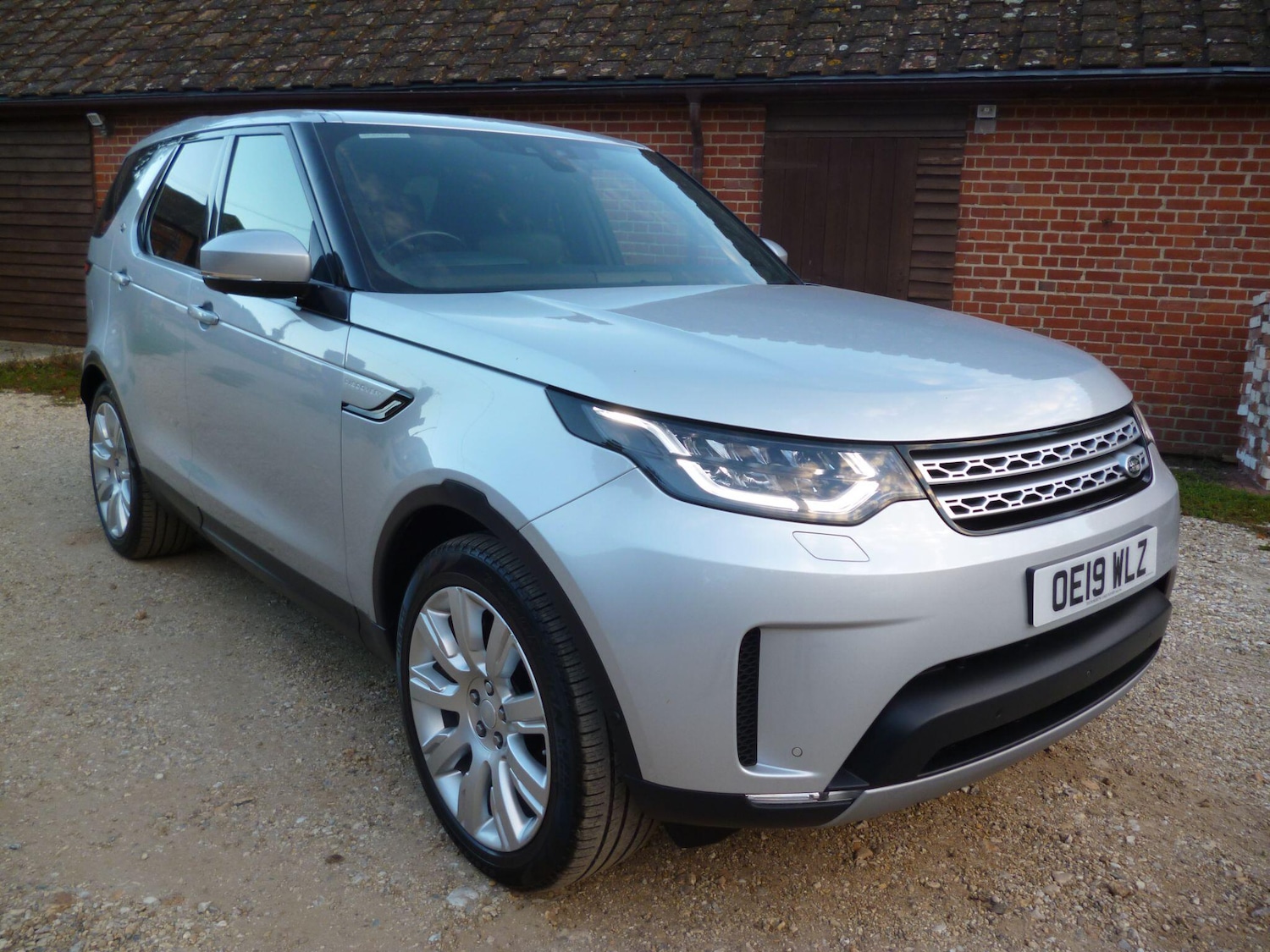 Used Land Rover Discovery 2019 for sale - 76476498: Photo 1