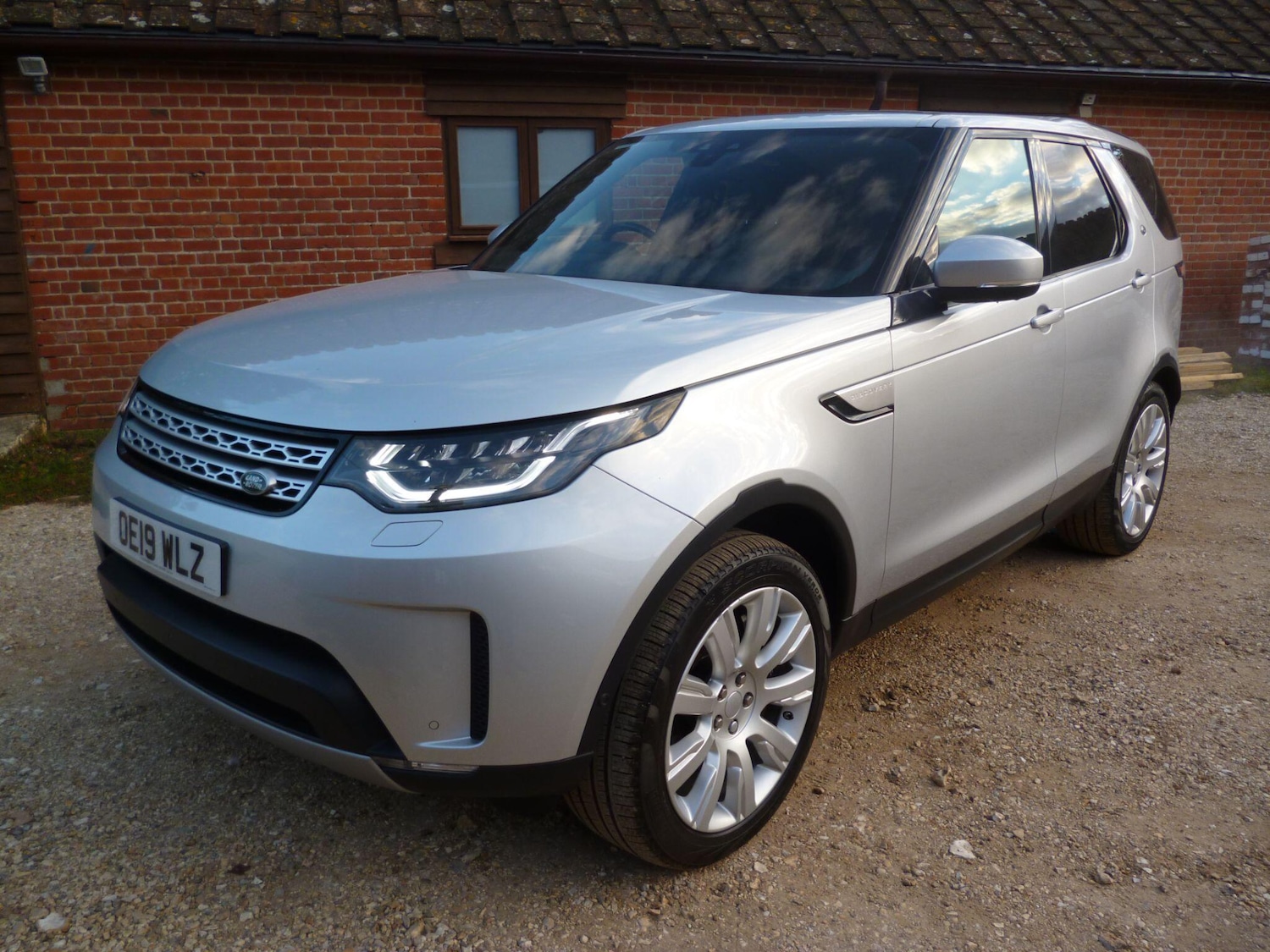 Used Land Rover Discovery 2019 for sale - 76476498: Photo 3