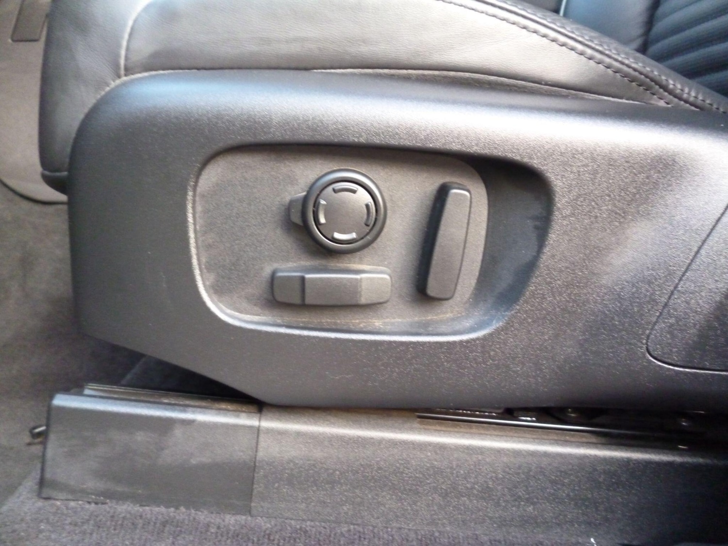 Used Land Rover Discovery 2017 for sale - 76476493: Photo 15