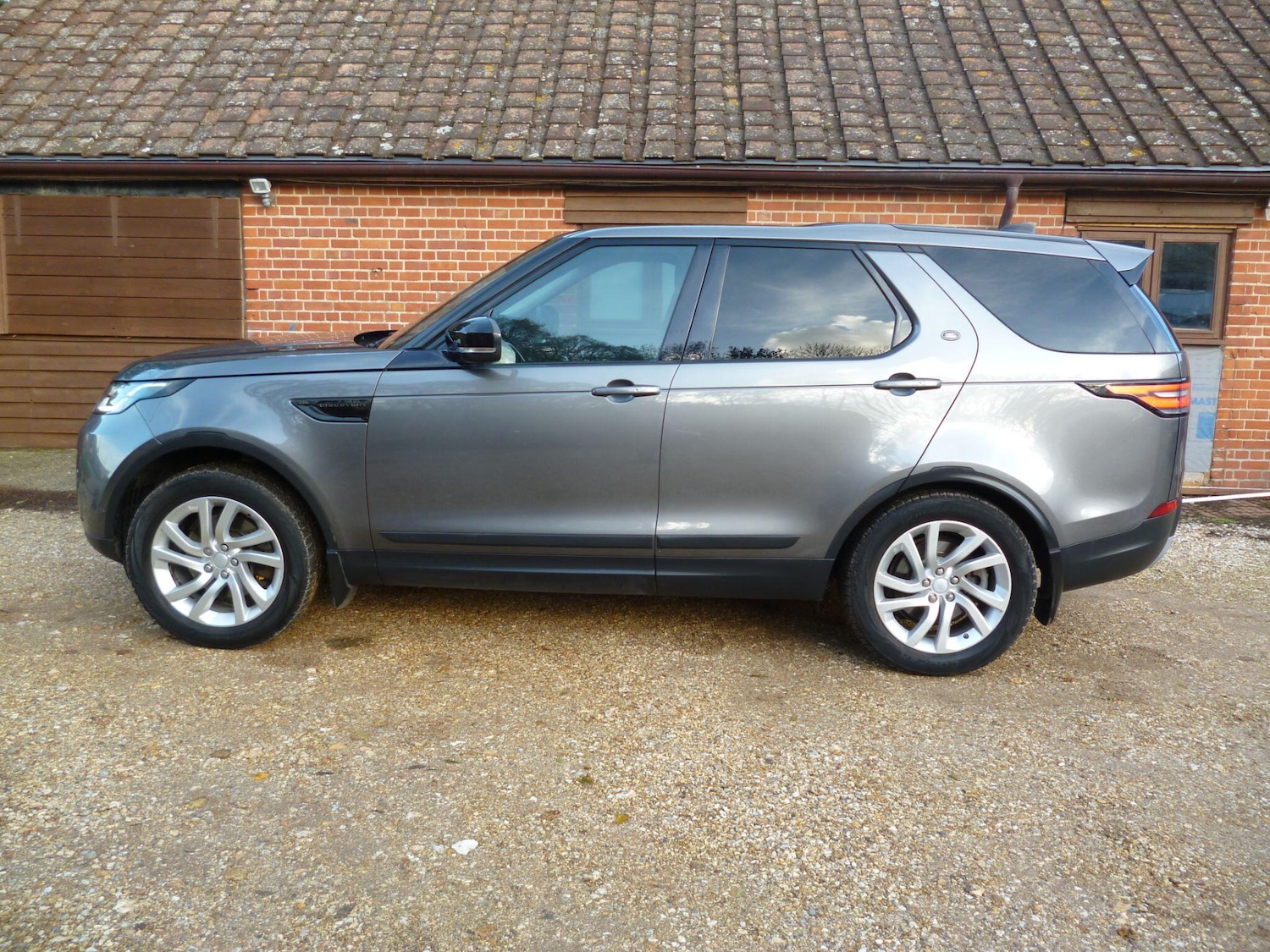 Used Land Rover Discovery 2017 for sale - 76476493: Photo 4