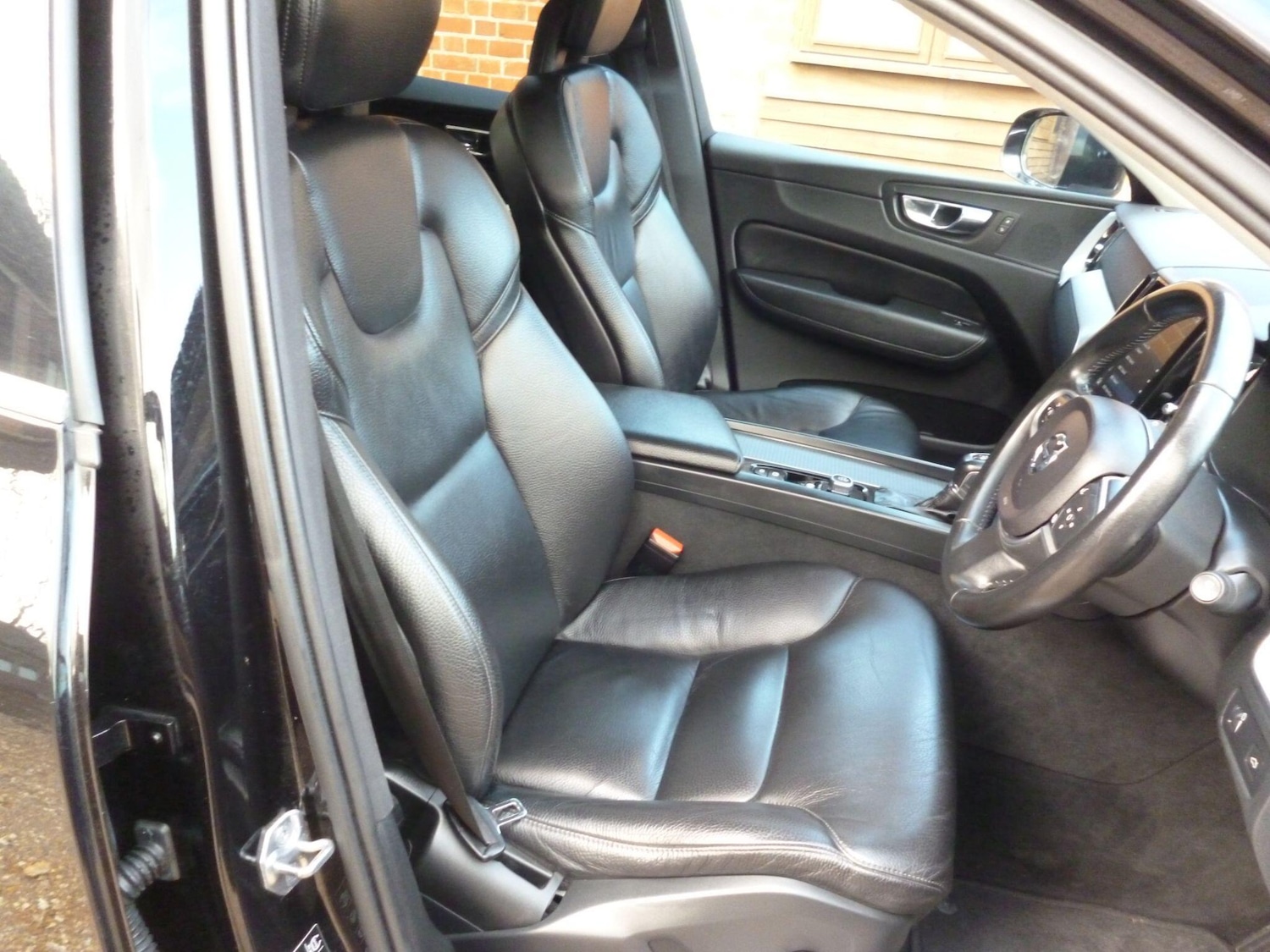 Used Volvo XC60 2018 for sale - 76498692: Photo 14