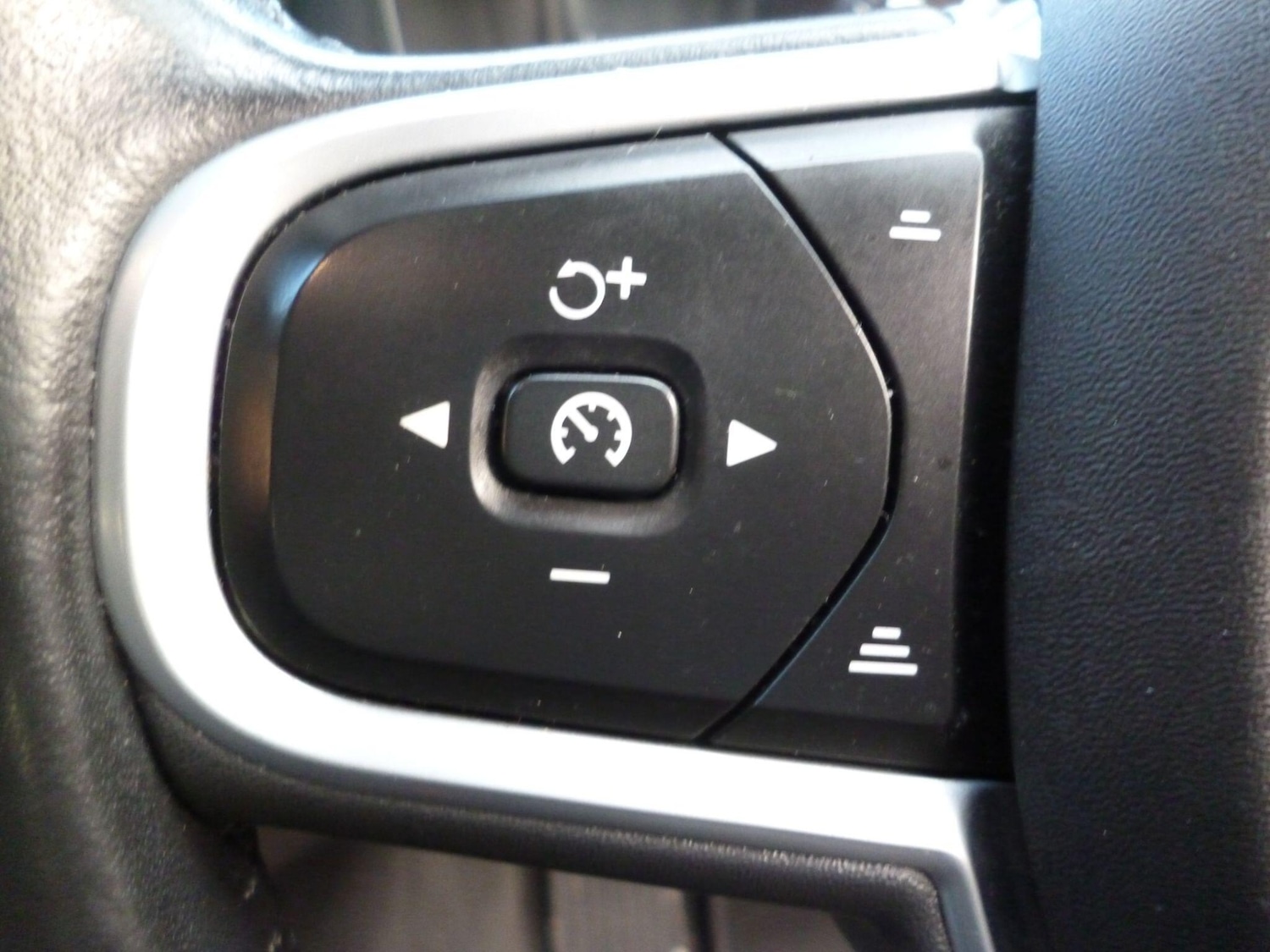 Used Volvo XC60 2018 for sale - 76498692: Photo 23