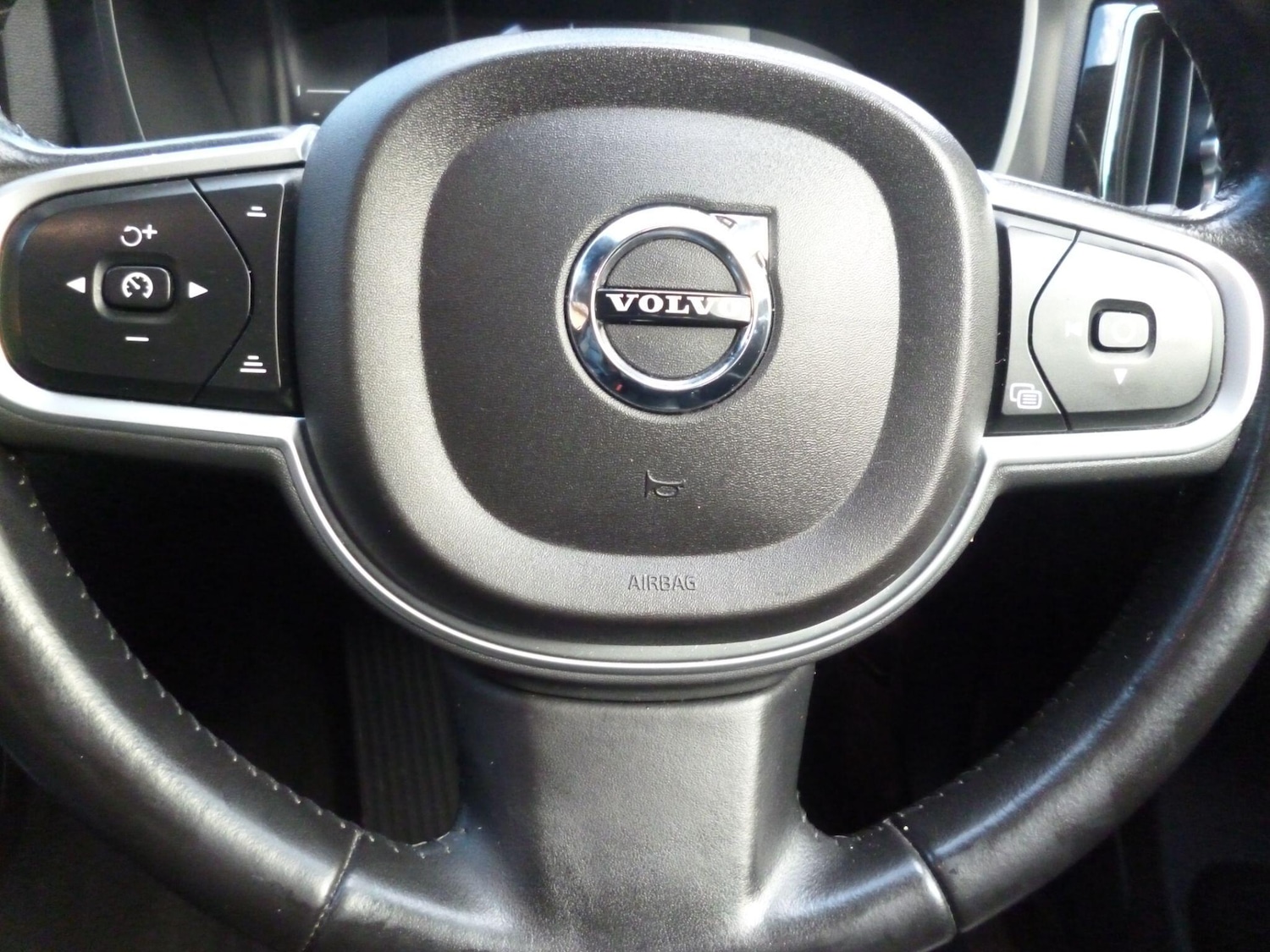 Used Volvo XC60 2018 for sale - 76498692: Photo 24