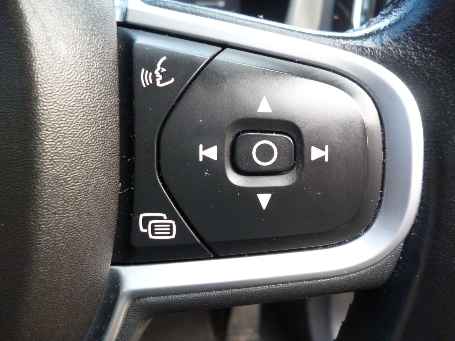 Used Volvo XC60 2018 for sale - 76498692: Photo 25