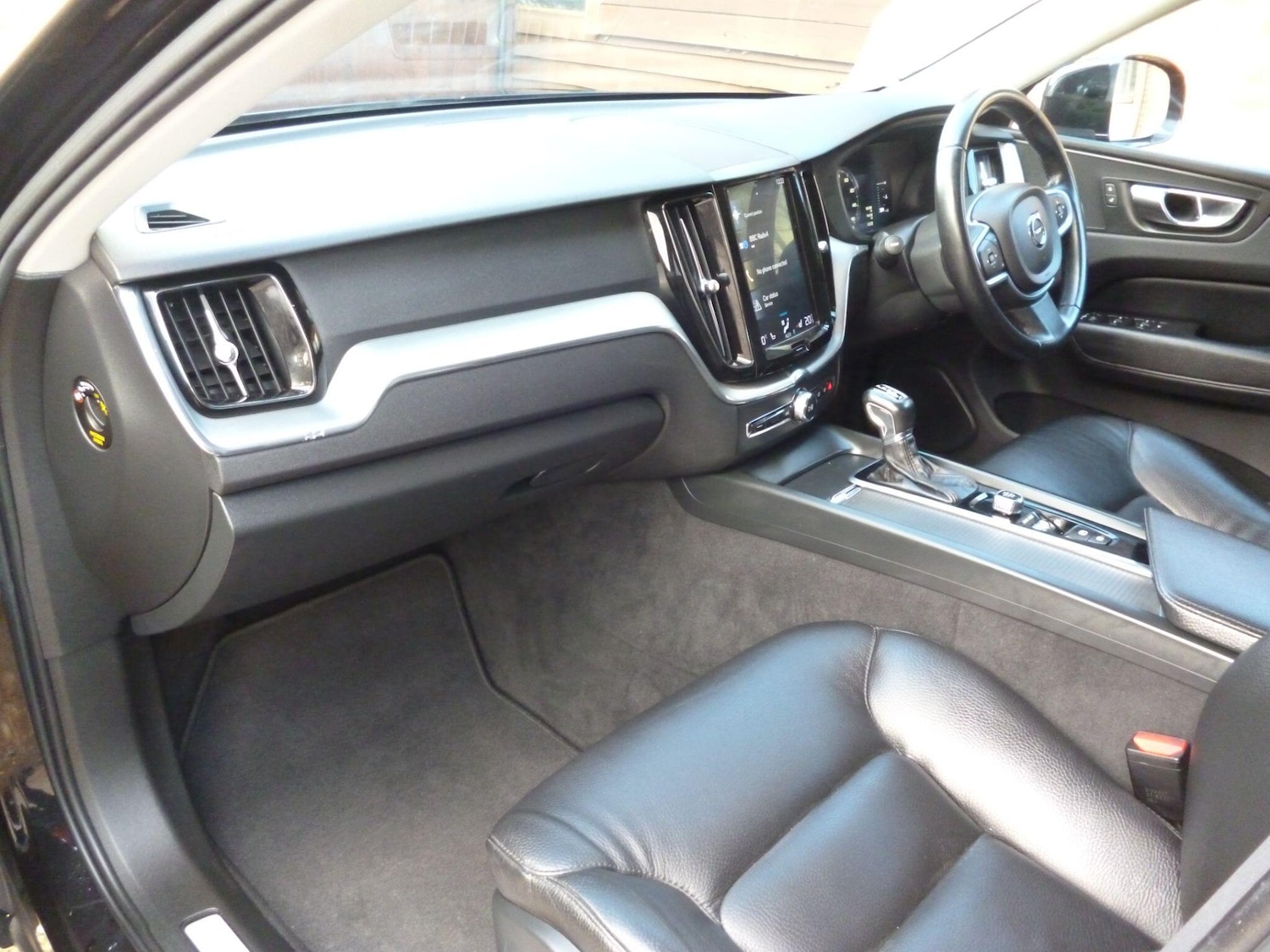 Used Volvo XC60 2018 for sale - 76498692: Photo 40