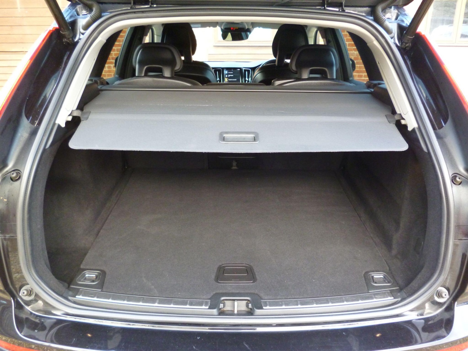 Used Volvo XC60 2018 for sale - 76498692: Photo 46