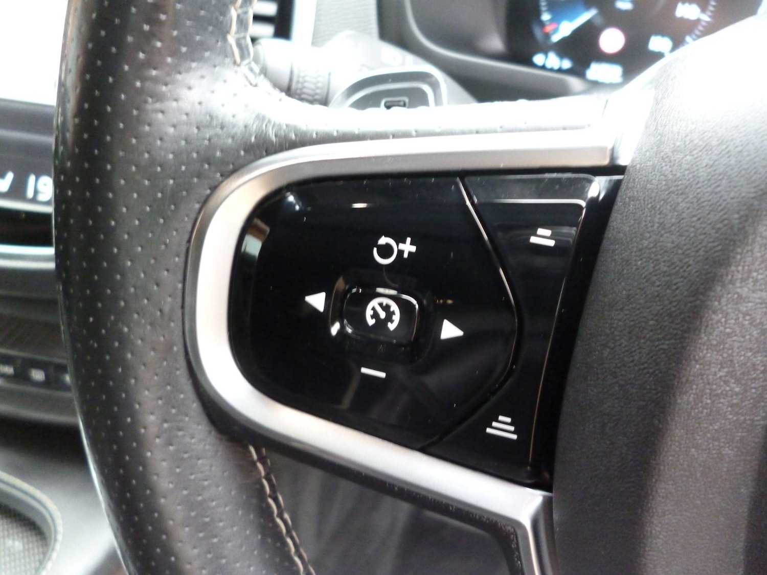 Used Volvo XC90 2016 for sale - 76476495: Photo 38