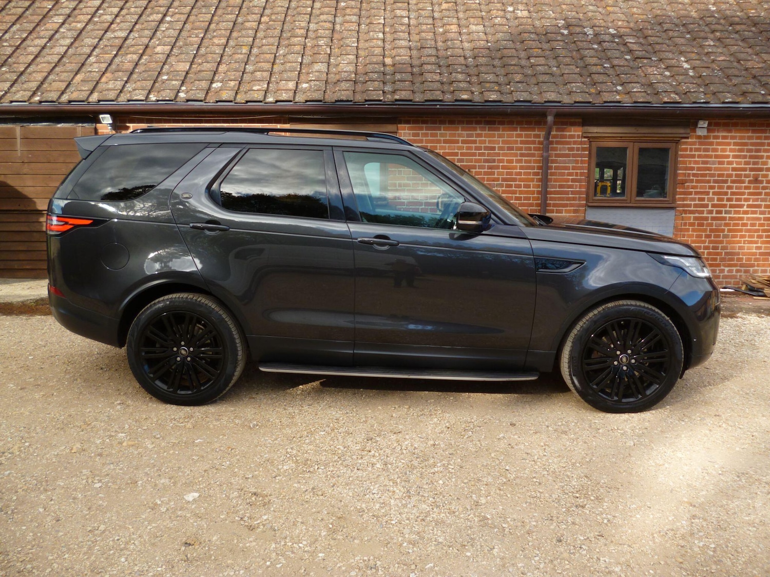 Used Land Rover Discovery 2017 for sale - 76992511: Photo 2