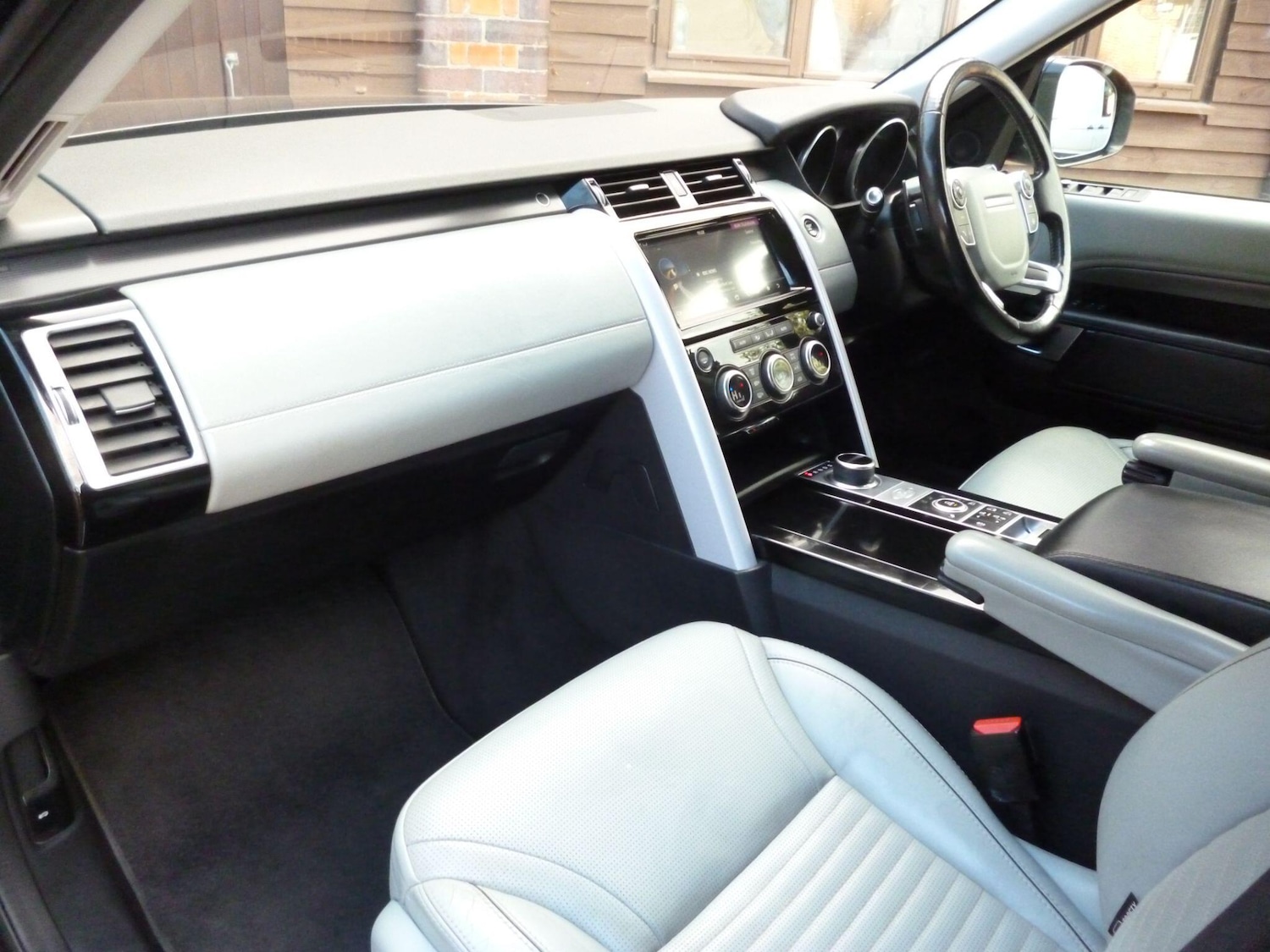 Used Land Rover Discovery 2017 for sale - 76992511: Photo 50