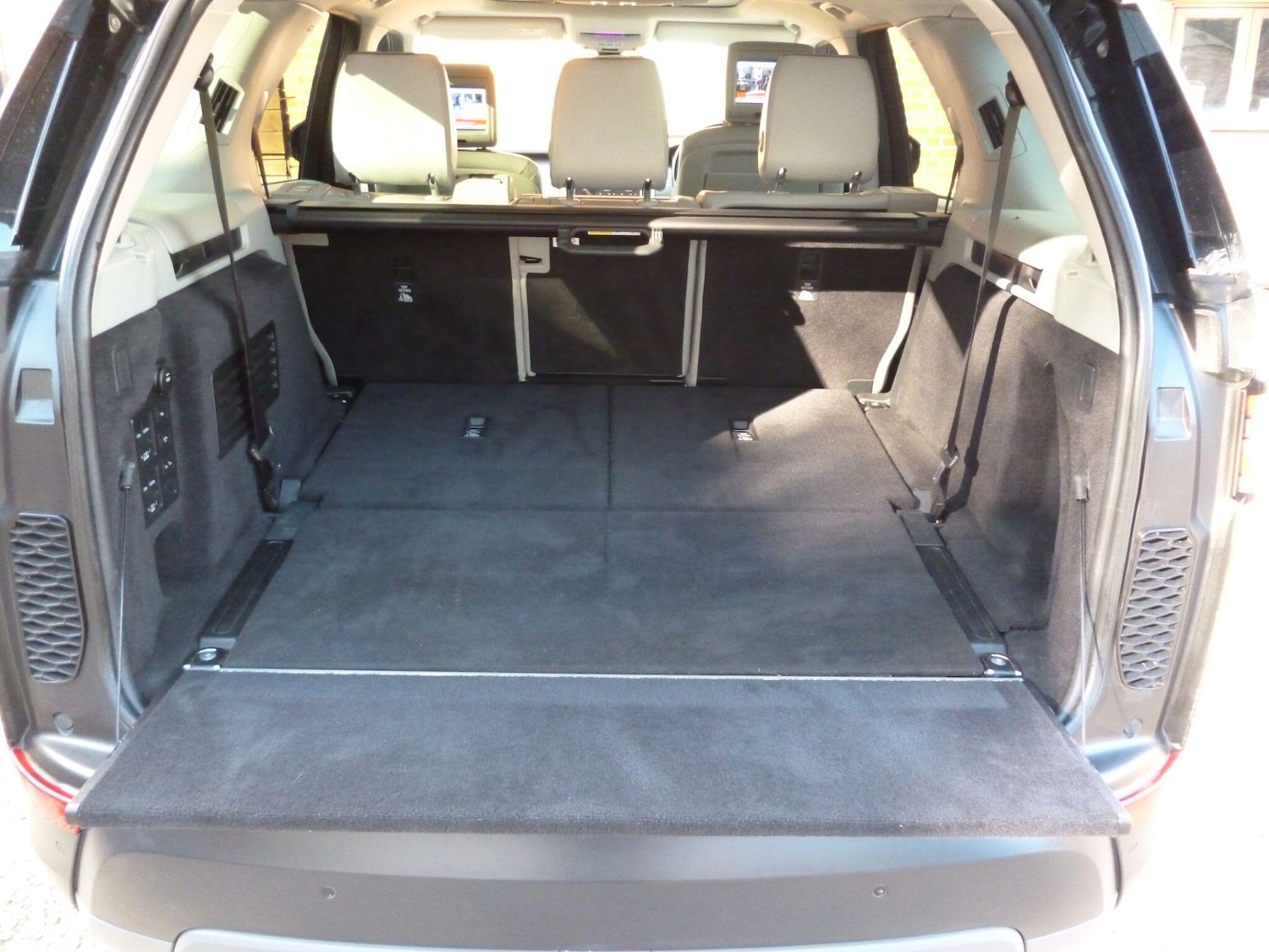 Used Land Rover Discovery 2017 for sale - 76992511: Photo 68