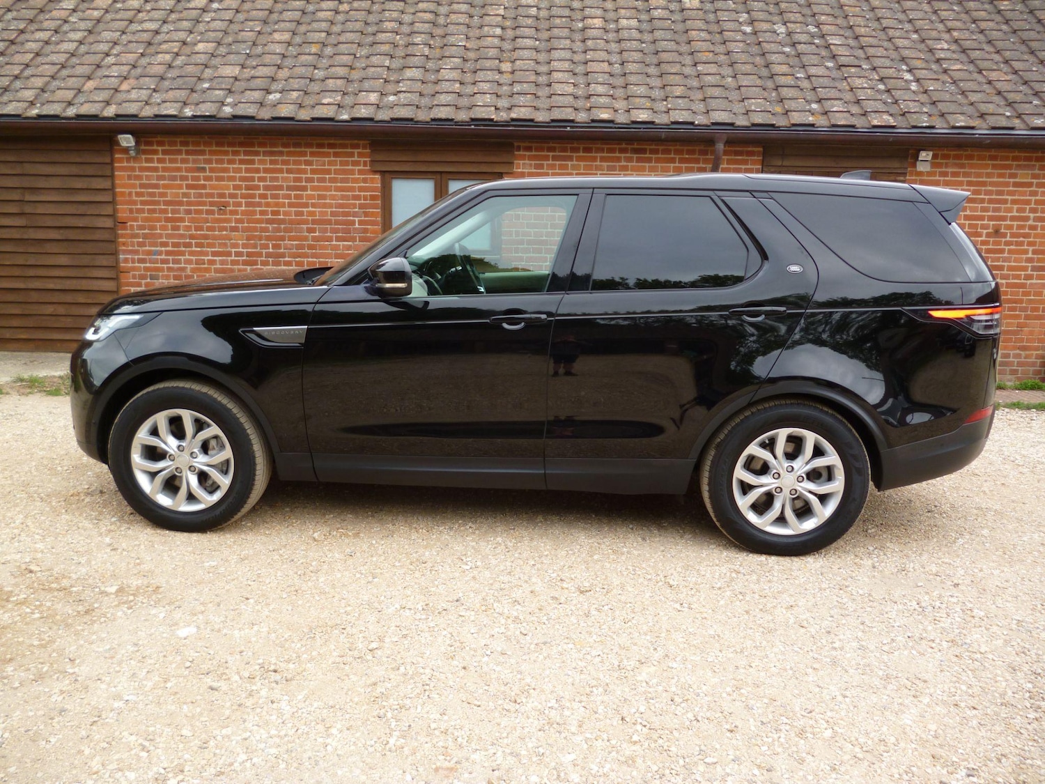 Used Land Rover Discovery 2019 for sale - 76476523: Photo 2