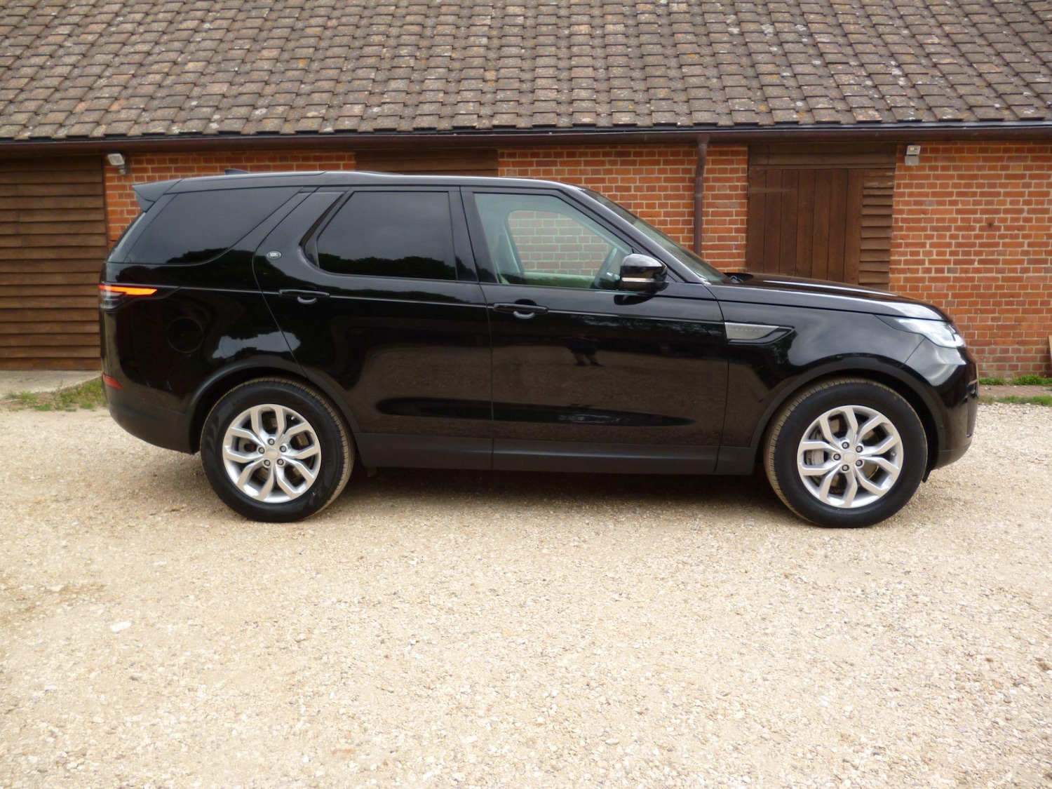 Used Land Rover Discovery 2019 for sale - 76476523: Photo 4