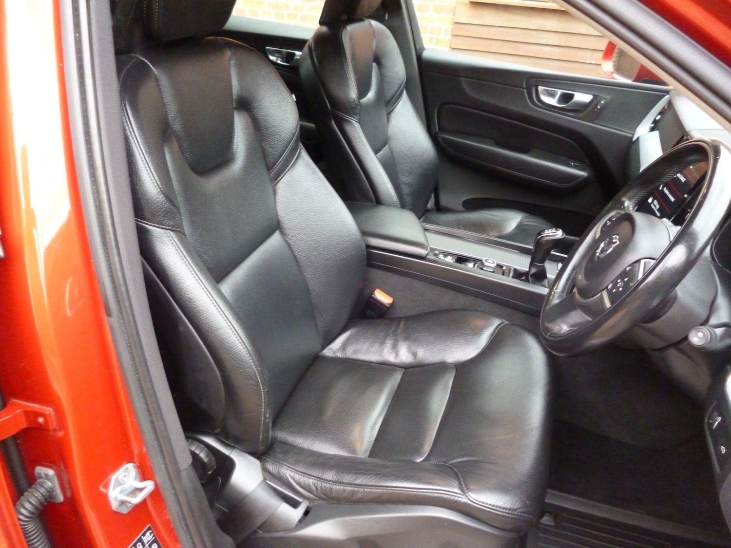 Used Volvo XC60 2018 for sale - 76476520: Photo 13