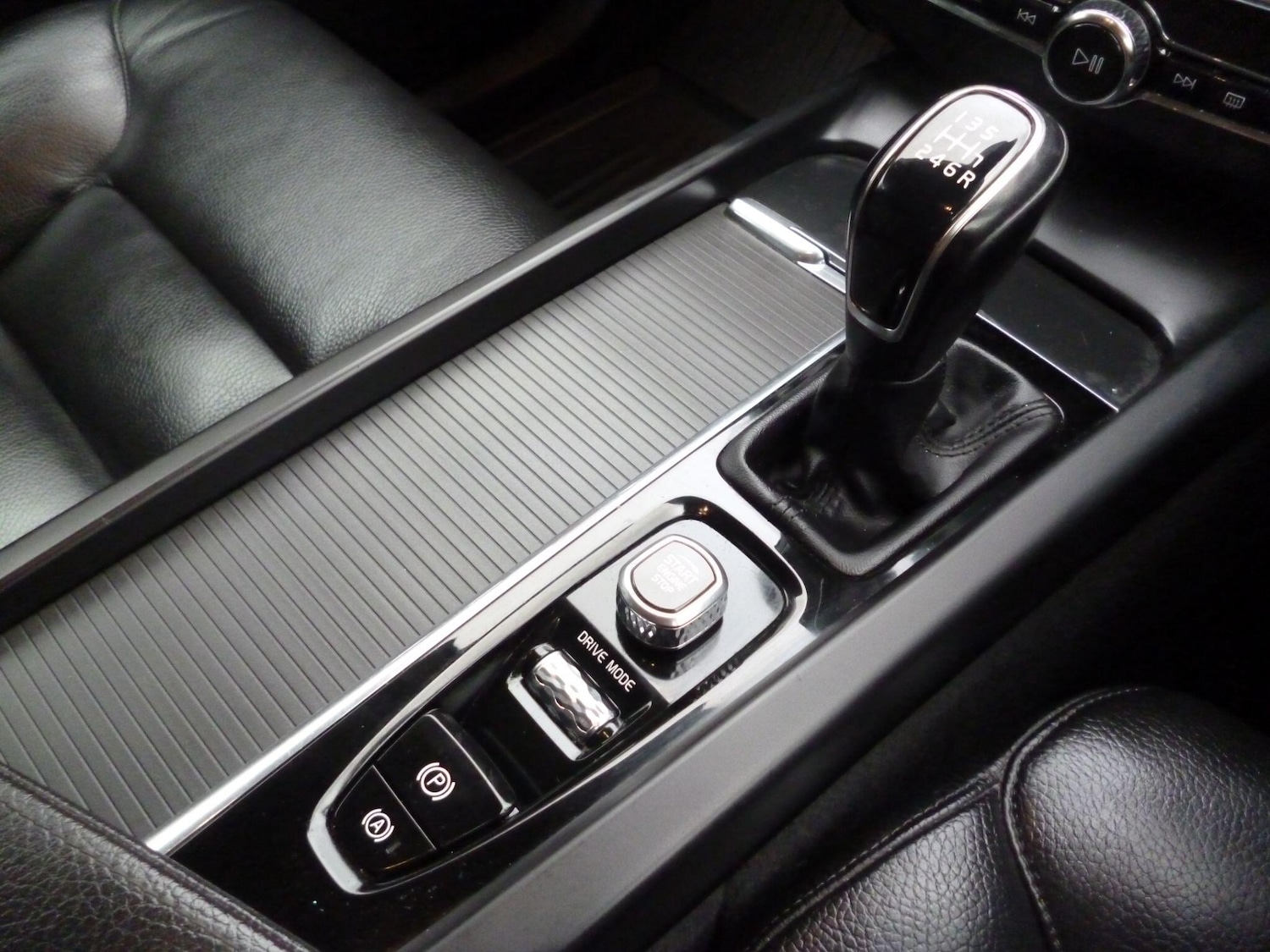 Used Volvo XC60 2018 for sale - 76476520: Photo 19