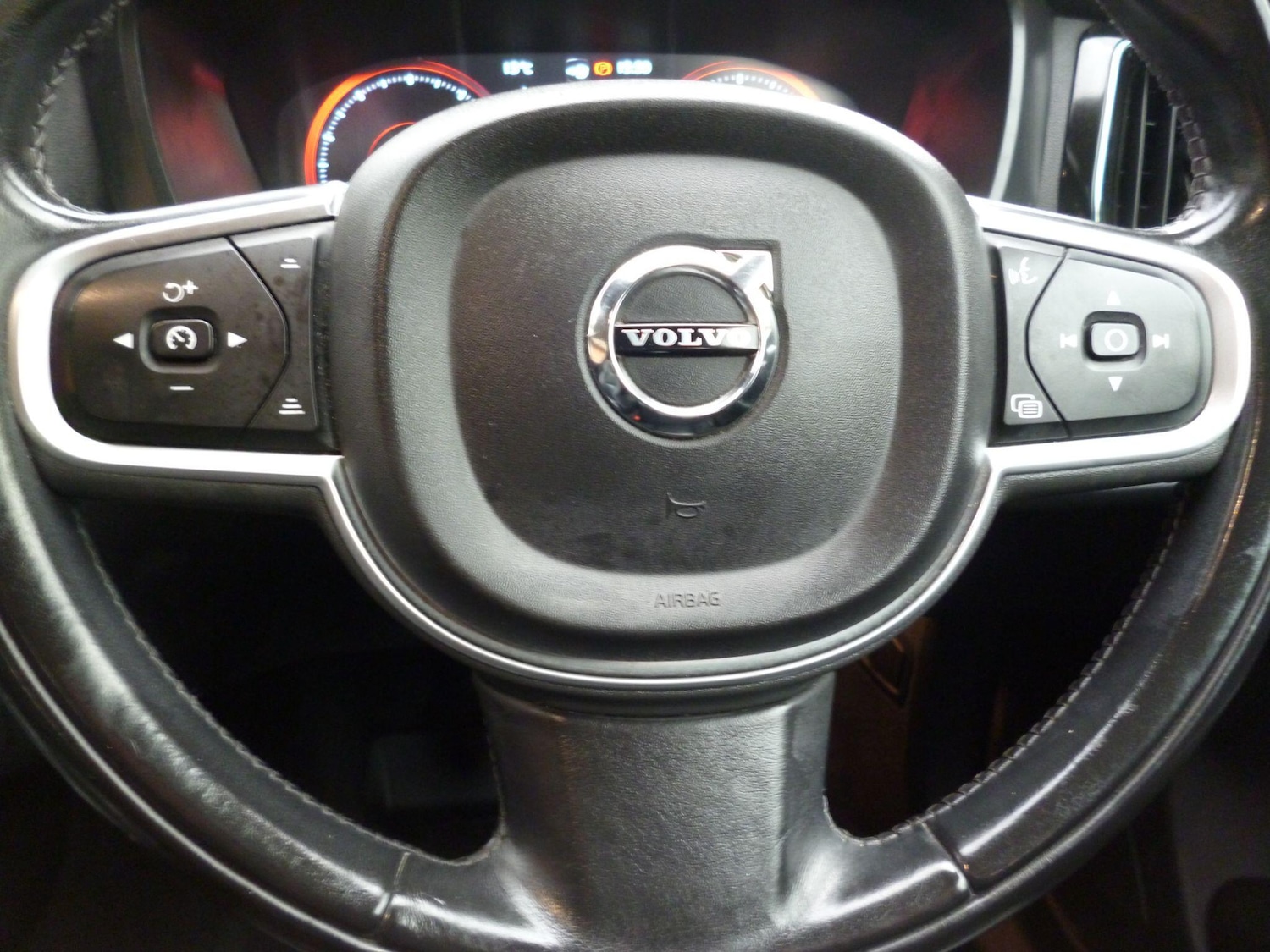 Used Volvo XC60 2018 for sale - 76476520: Photo 21