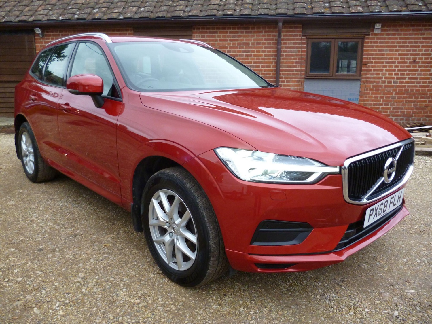 Used Volvo XC60 2018 for sale - 76476520: Photo 3
