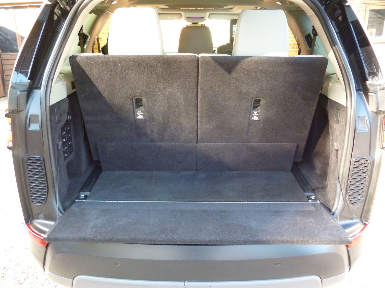 Used Land Rover Discovery 2017 for sale - 76476519: Photo 66