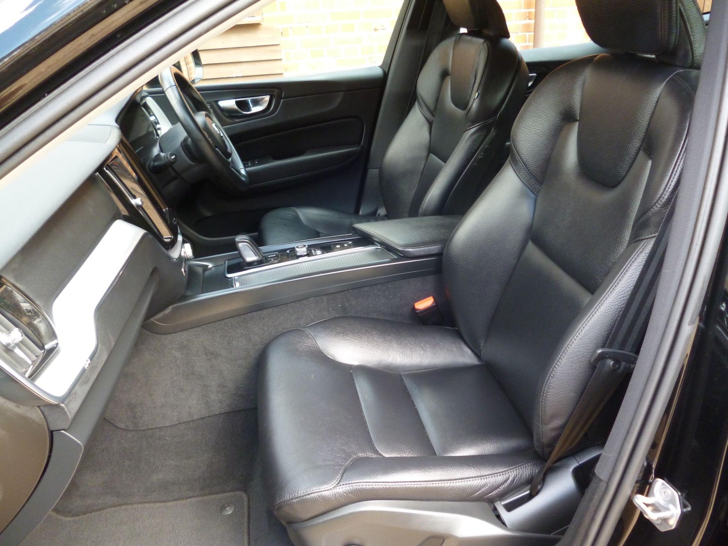 Used Volvo XC60 2021 for sale - 76996454: Photo 40