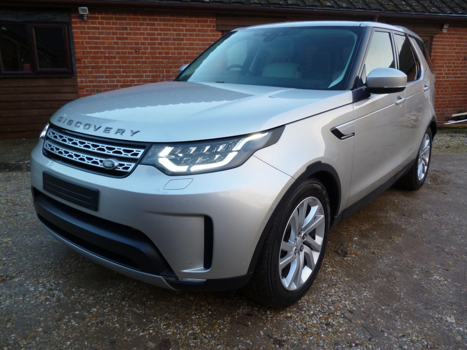 Used Land Rover Discovery 2017 for sale - 76715206: Photo 1
