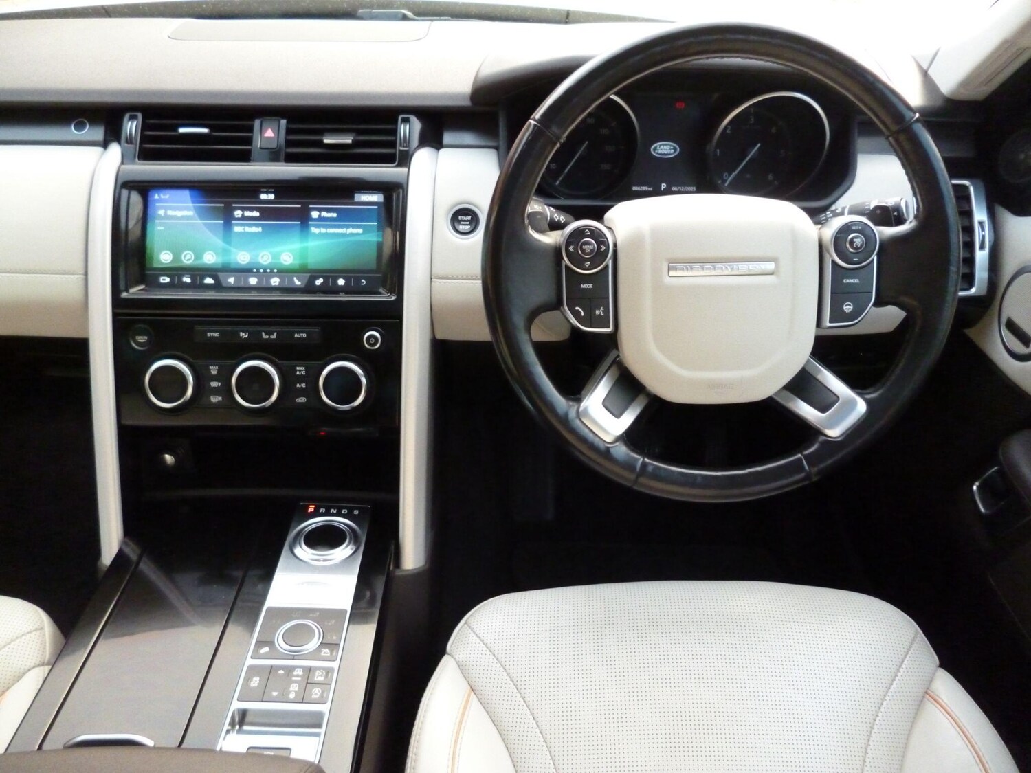 Used Land Rover Discovery 2017 for sale - 76715206: Photo 11