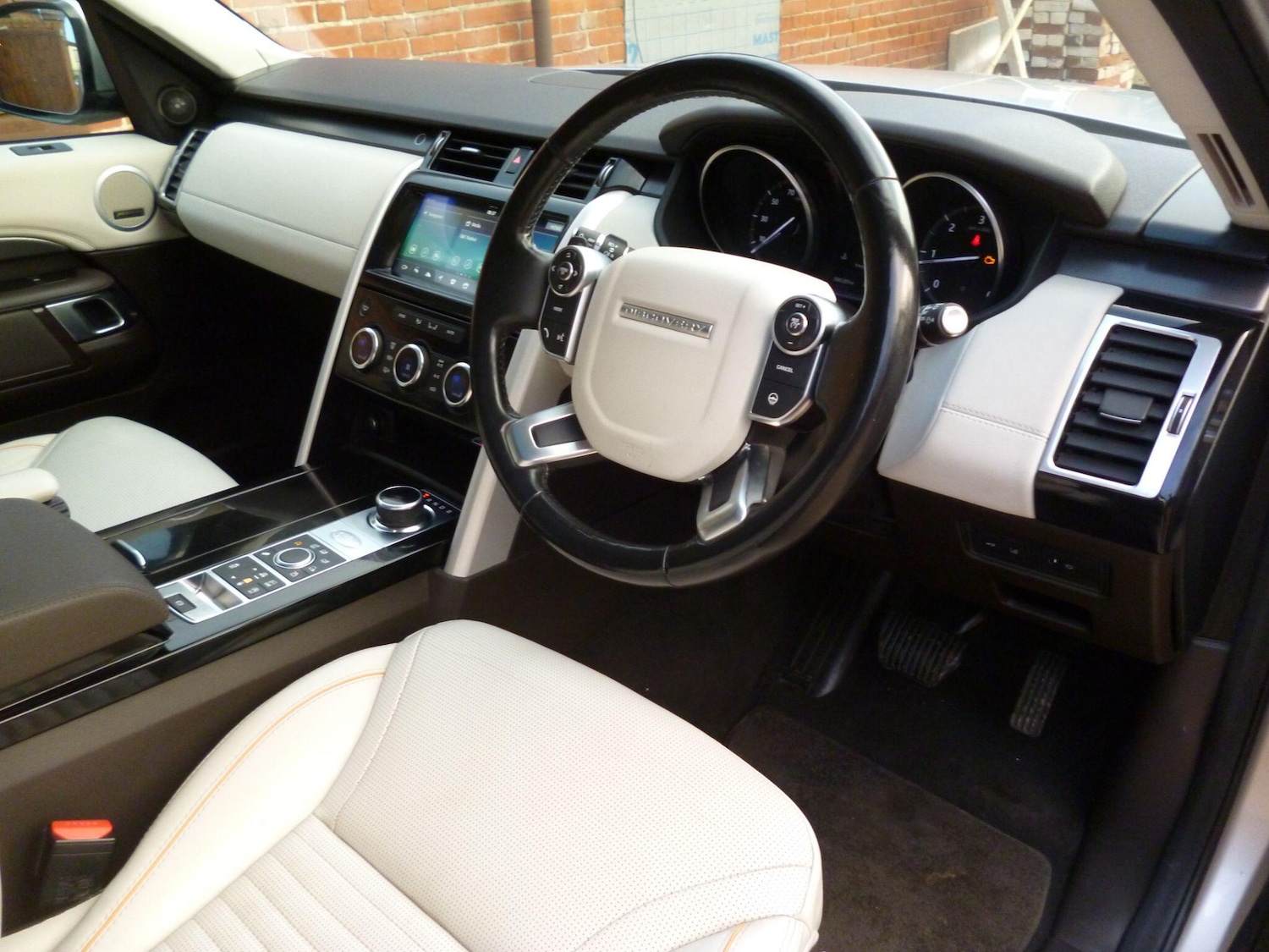 Used Land Rover Discovery 2017 for sale - 76715206: Photo 15