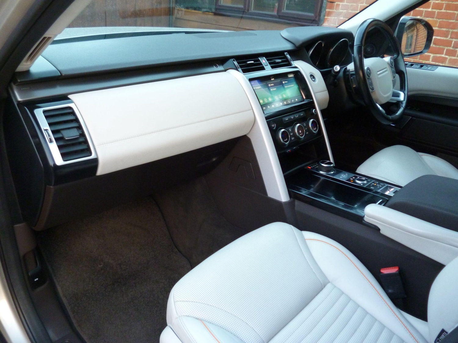 Used Land Rover Discovery 2017 for sale - 76715206: Photo 25