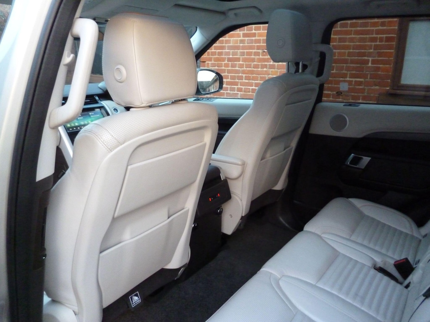 Used Land Rover Discovery 2017 for sale - 76715206: Photo 30