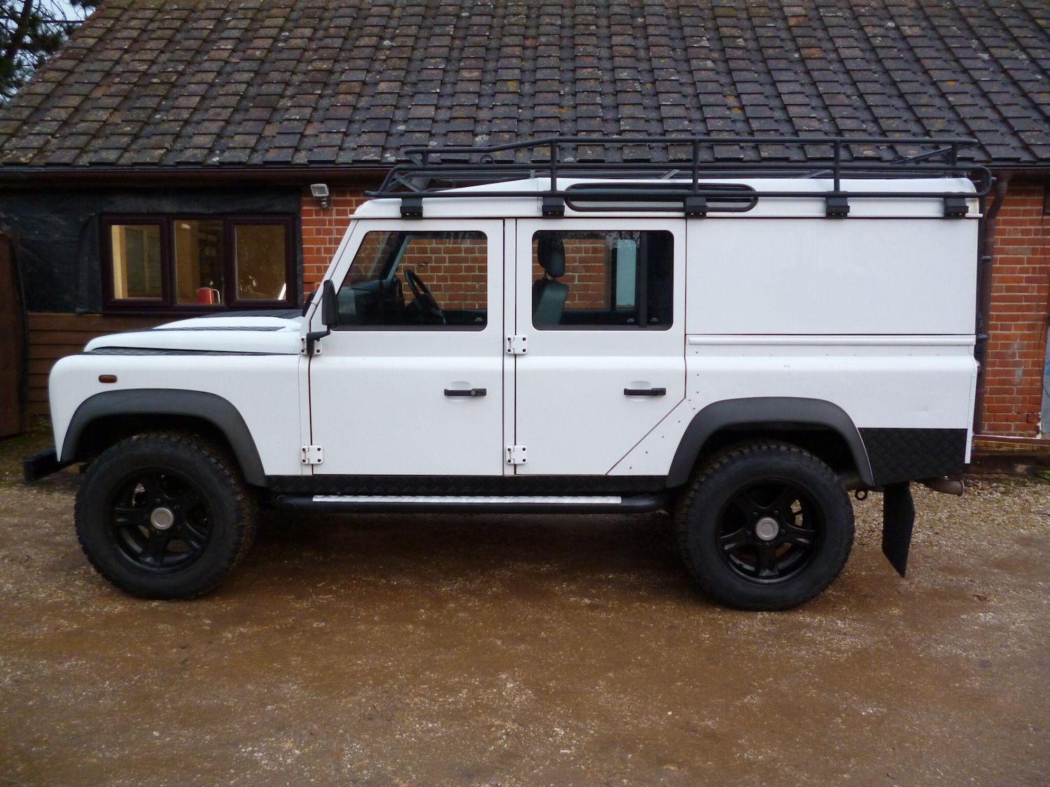 Used Land Rover Defender 110 2012 for sale - 76913722: Photo 2