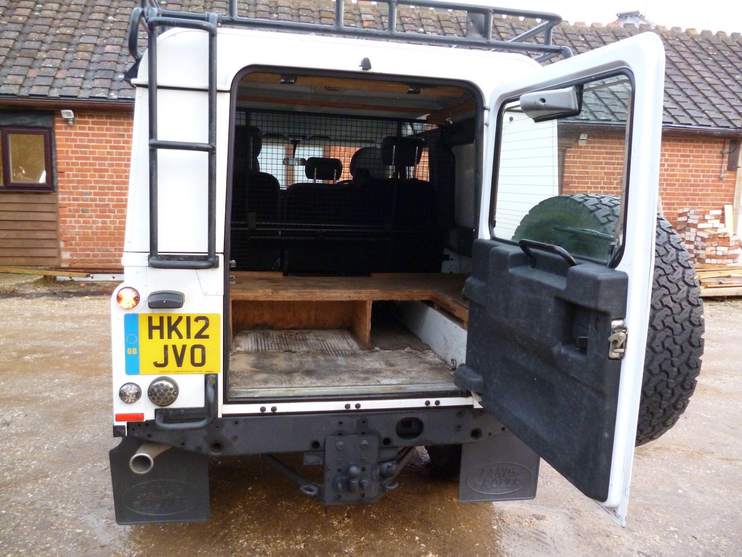 Used Land Rover Defender 110 2012 for sale - 76913722: Photo 24