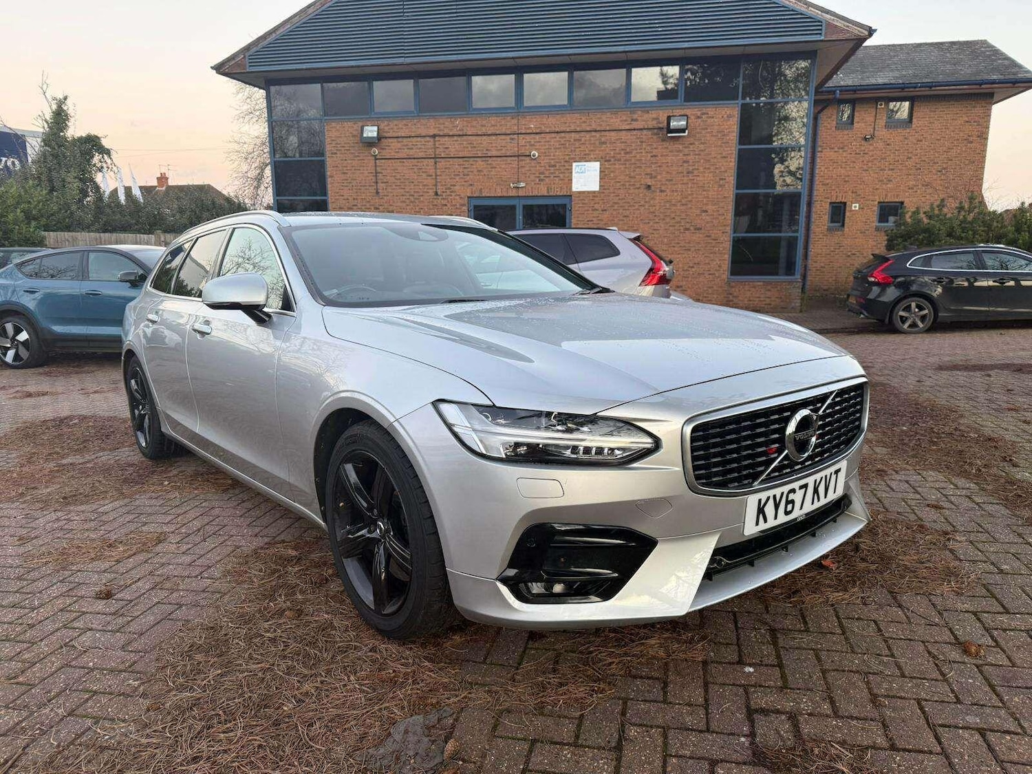 Used Volvo V90 2017 for sale - 76935916: Photo 2