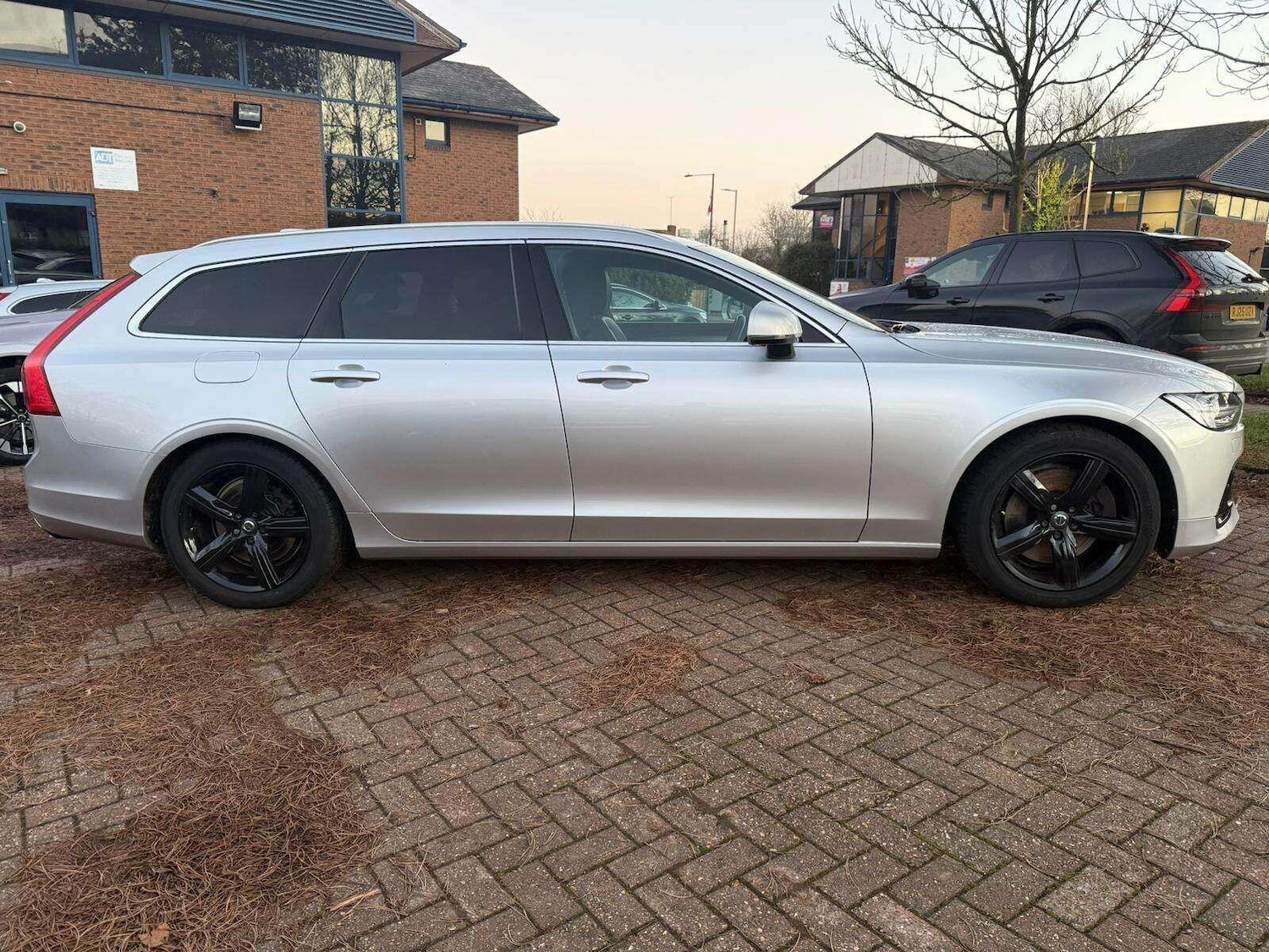 Used Volvo V90 2017 for sale - 76935916: Photo 3