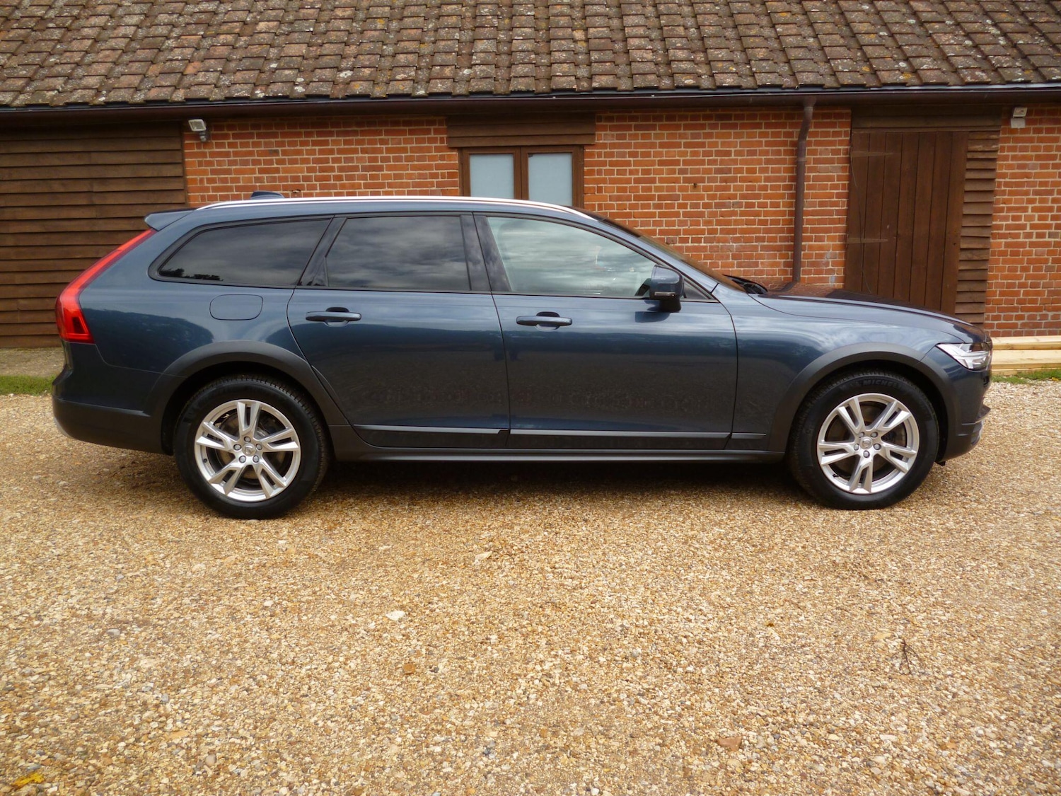 Used Volvo V90 2017 for sale - 76476513: Photo 2