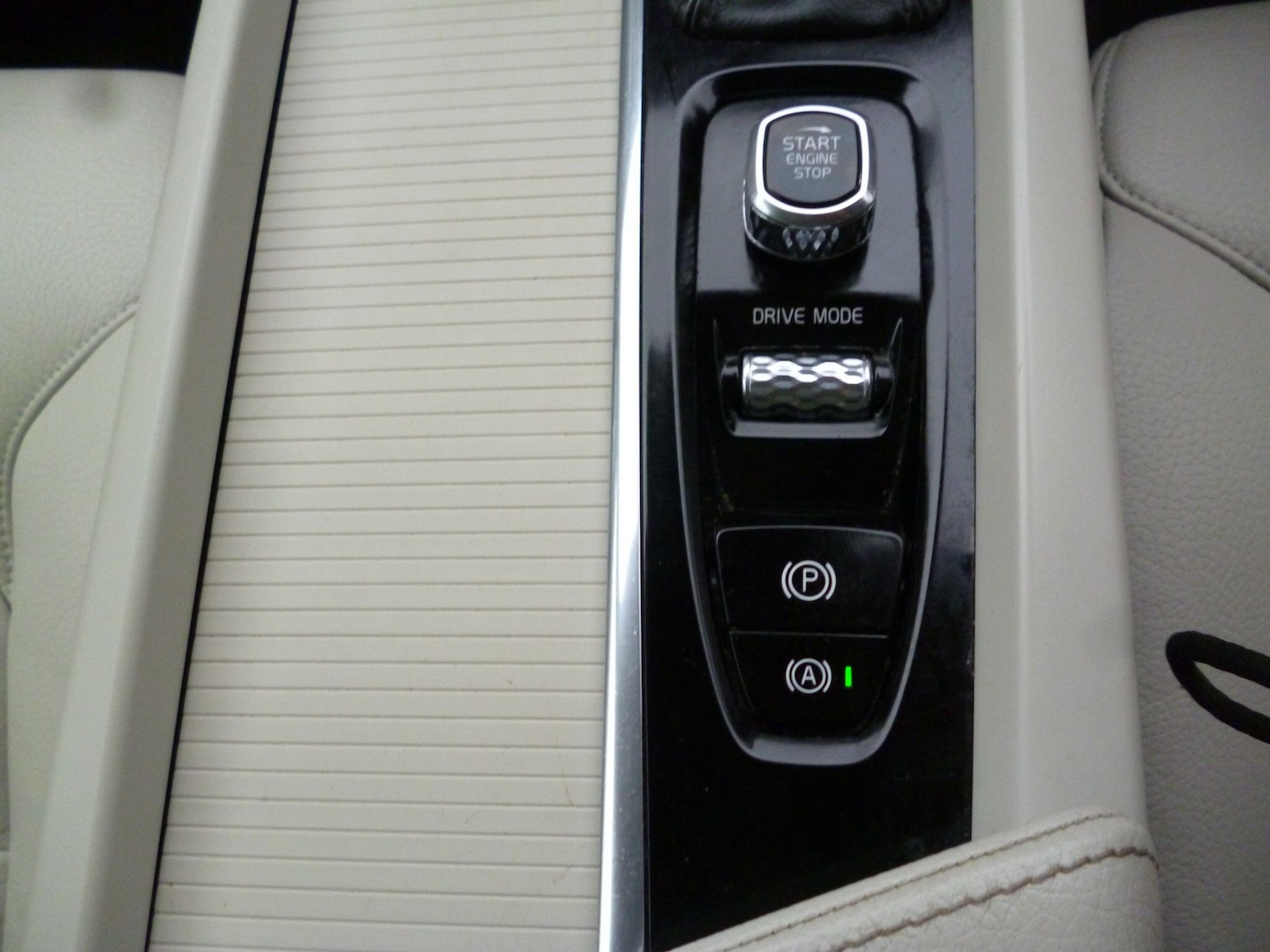 Used Volvo XC60 2019 for sale - 76689154: Photo 28