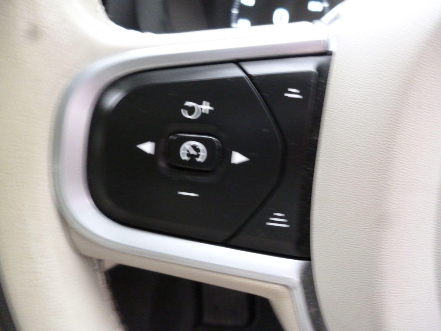 Used Volvo XC60 2019 for sale - 76689154: Photo 31