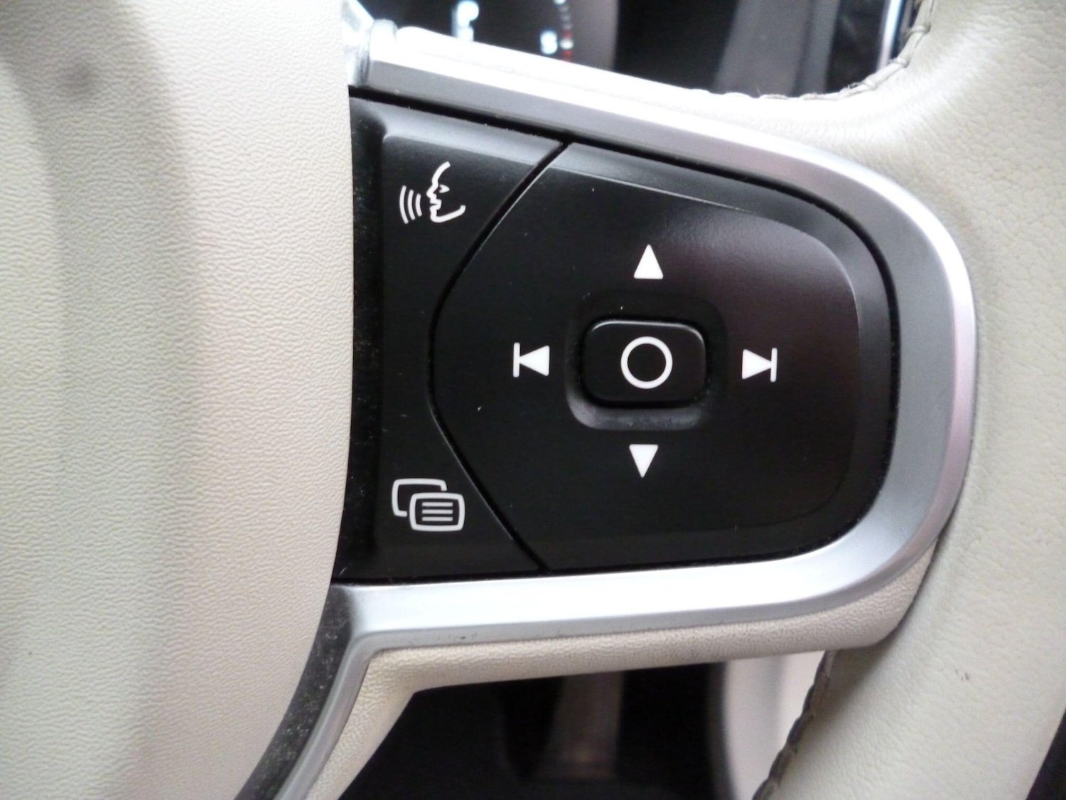 Used Volvo XC60 2019 for sale - 76689154: Photo 33