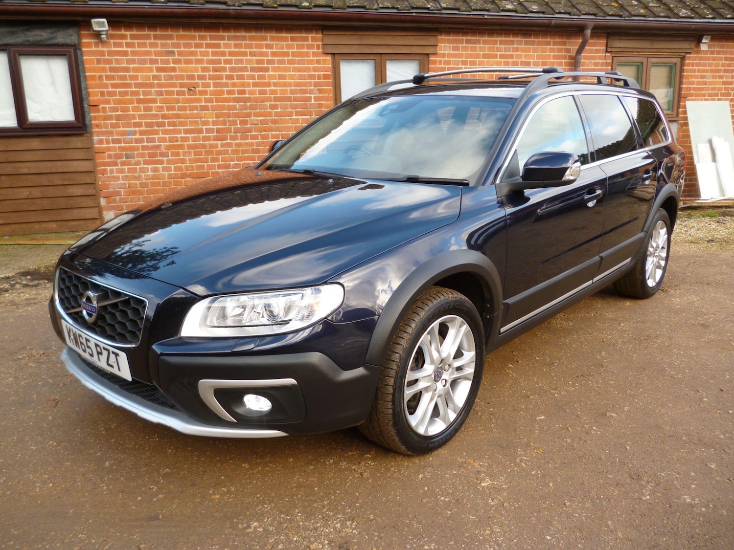 Used Volvo XC70 2016 for sale - 76913733: Photo 1