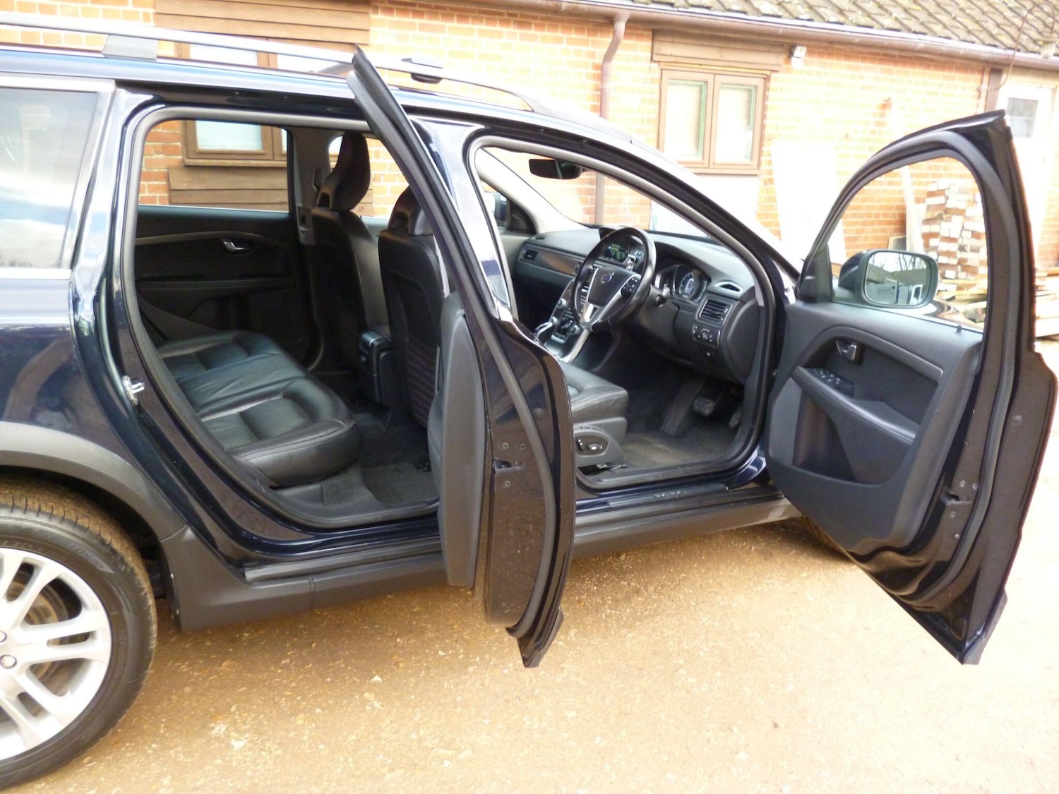 Used Volvo XC70 2016 for sale - 76913733: Photo 50