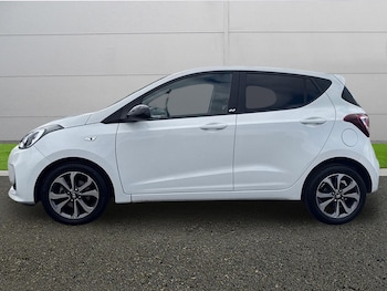 Used Hyundai i10 2019 for sale - 79051079: Photo