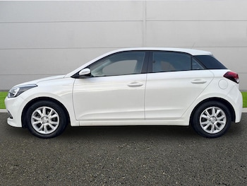 Used Hyundai i20 2017 for sale - 77476454: Photo