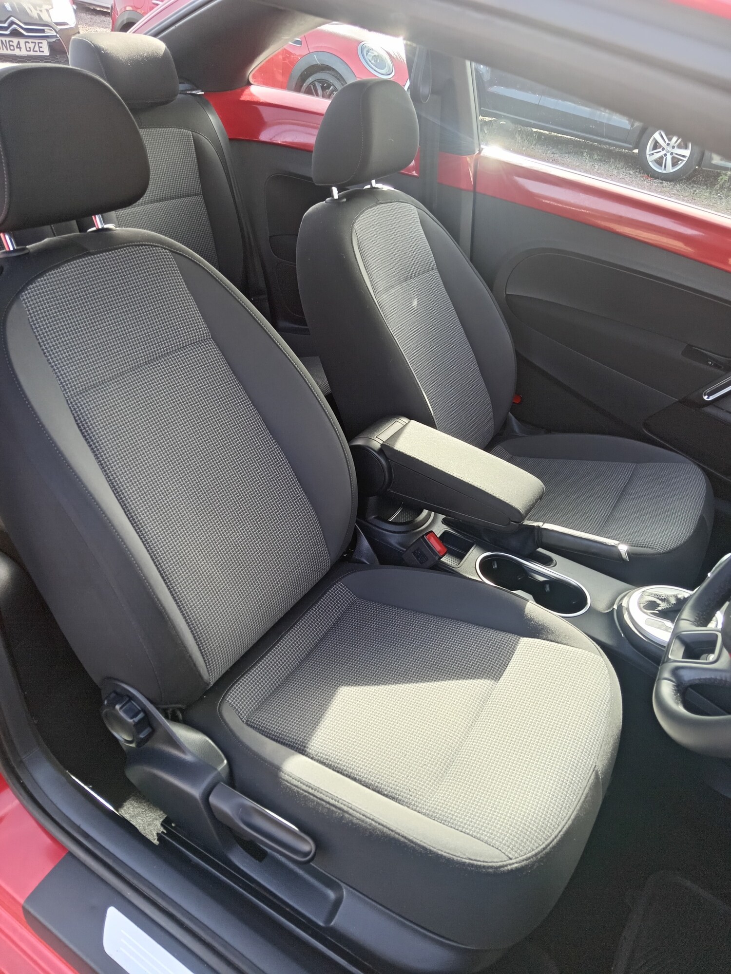 Used Volkswagen Beetle 2015 for sale - 76107456: Photo 12