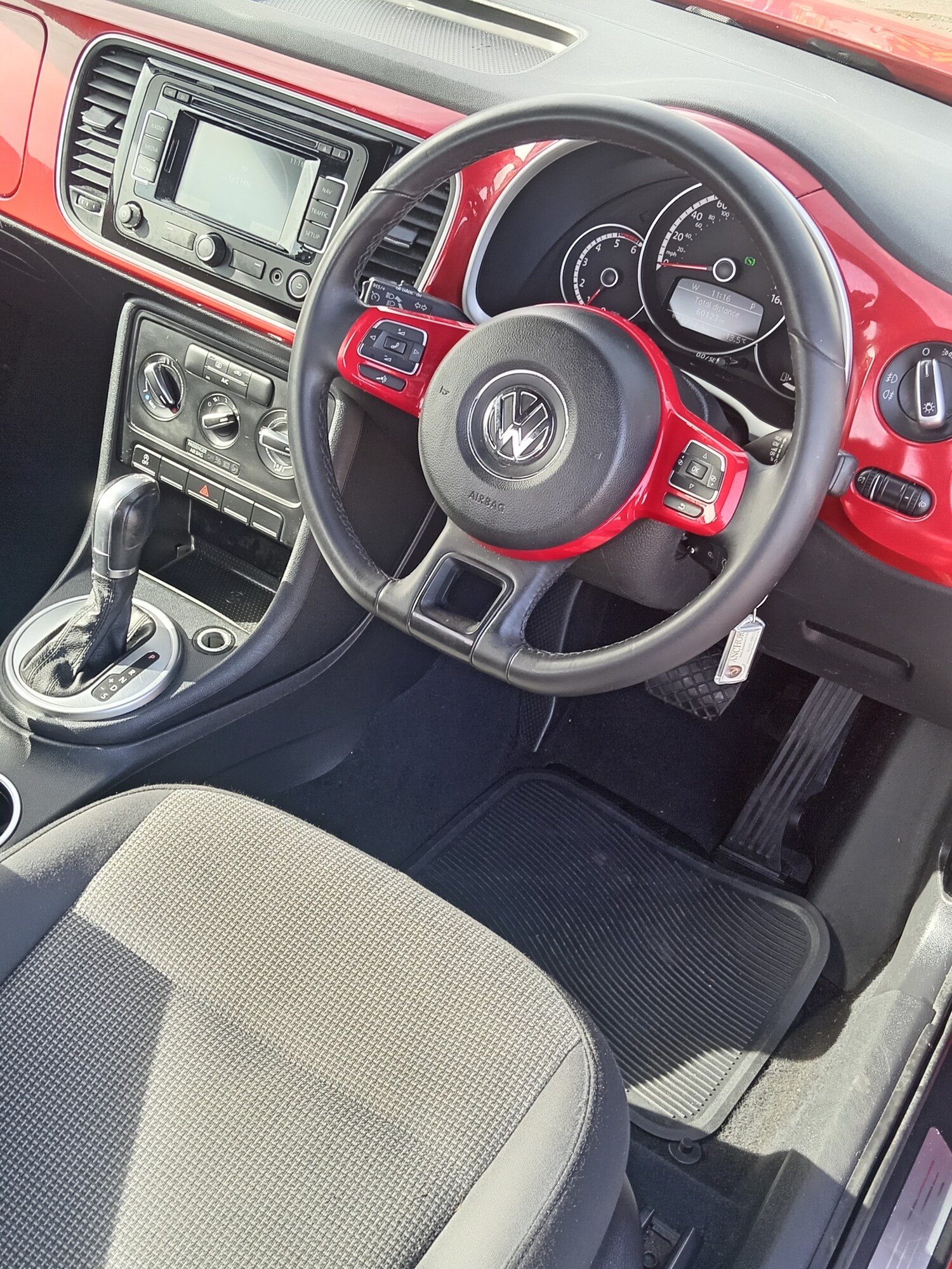 Used Volkswagen Beetle 2015 for sale - 76107456: Photo 13